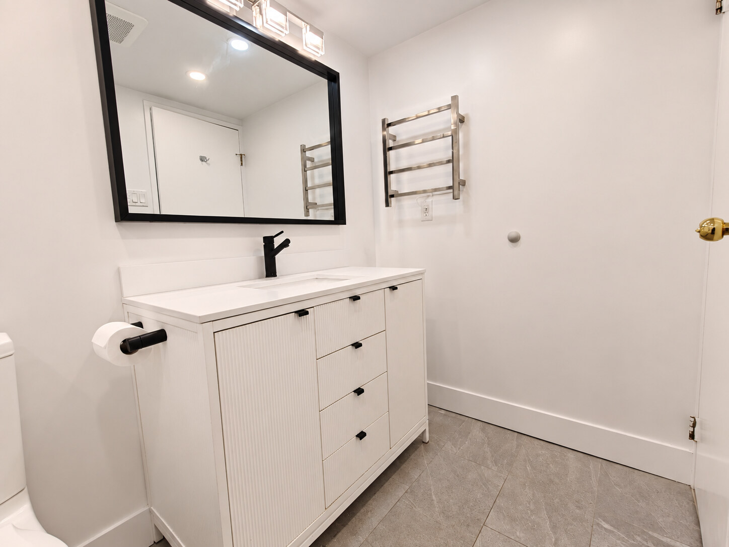 409-2024 Fullerton Ave, North Vancouver