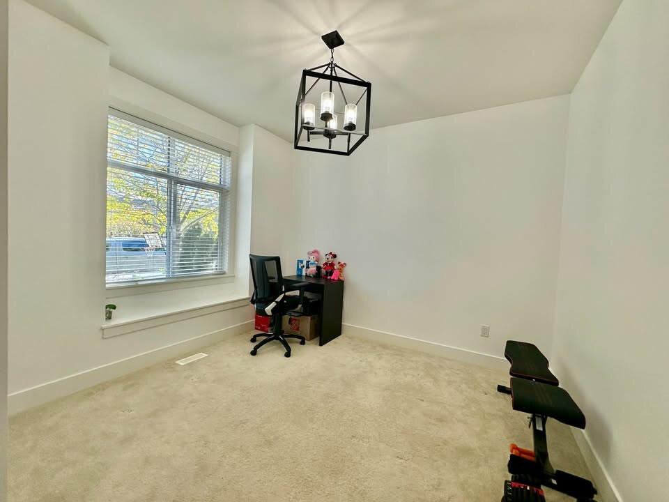 8455 207 St, Langley