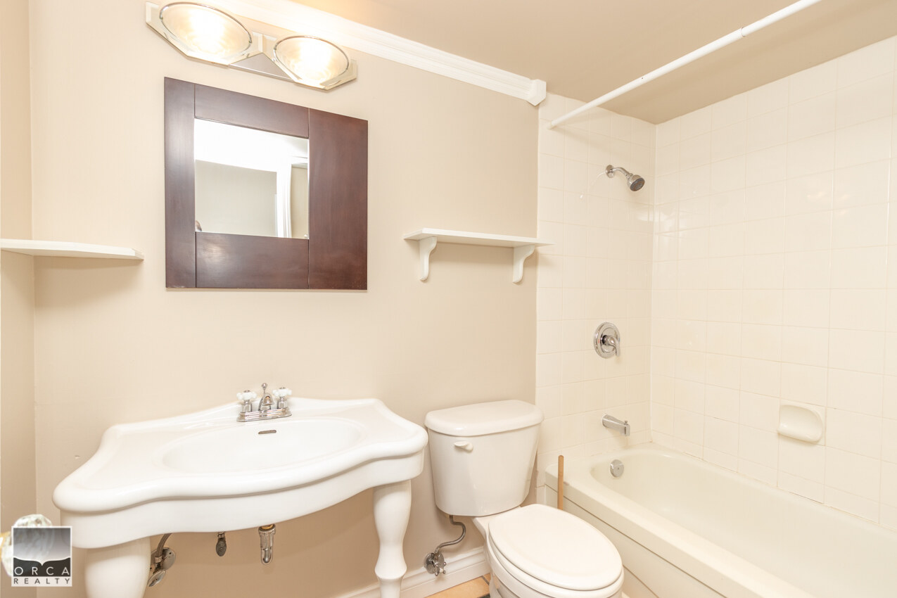 418 65 First Street, New Westminster