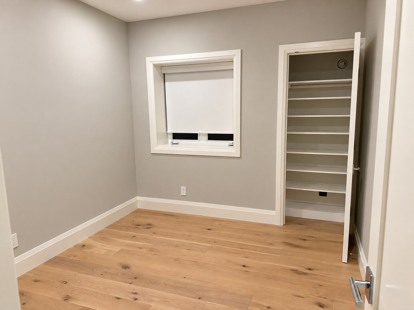 848 Roslyn Blvd, North Vancouver (Bsmt Suite)