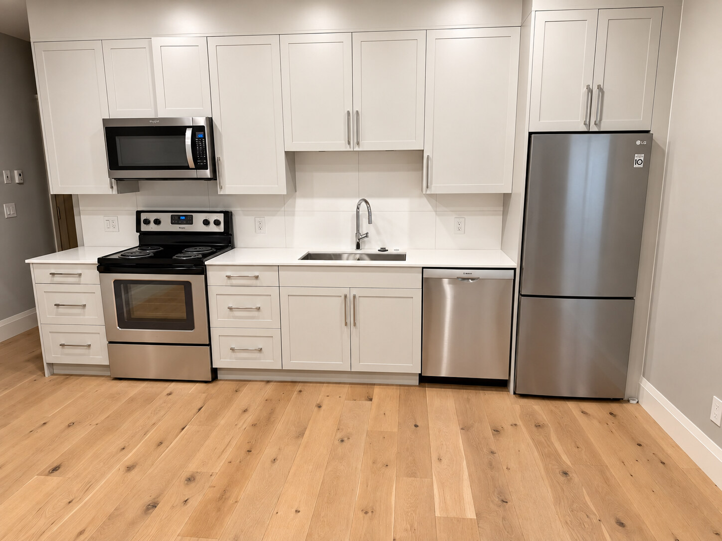 848 Roslyn Blvd, North Vancouver (Bsmt Suite)