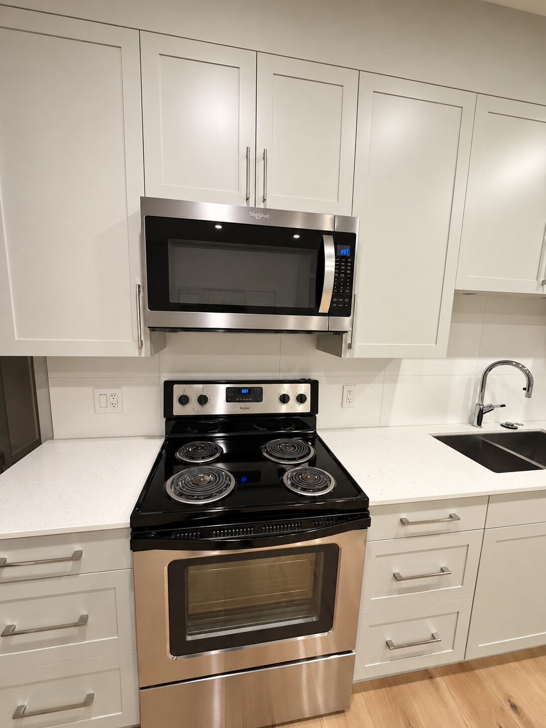848 Roslyn Blvd, North Vancouver (Bsmt Suite)