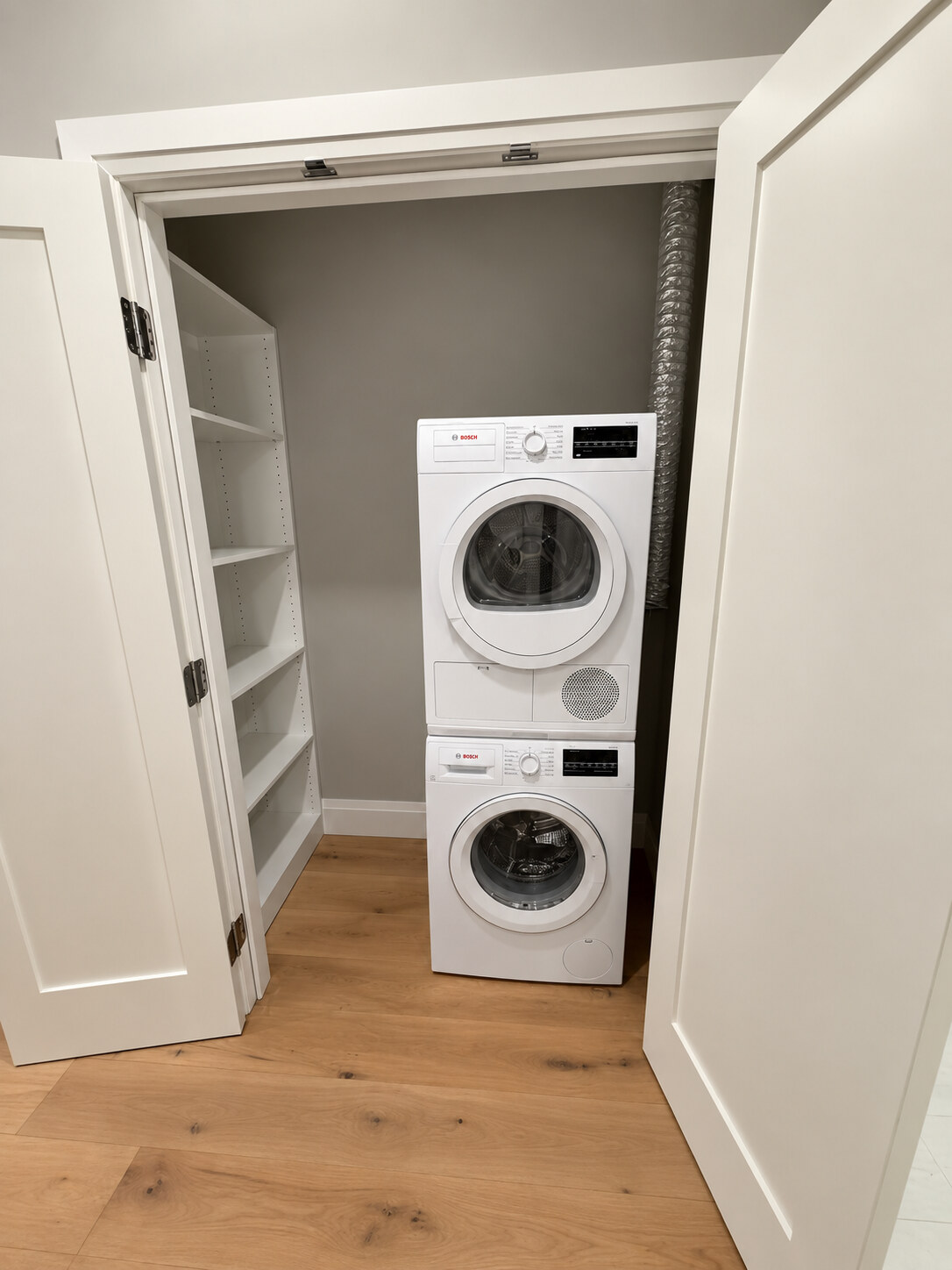848 Roslyn Blvd, North Vancouver (Bsmt Suite)