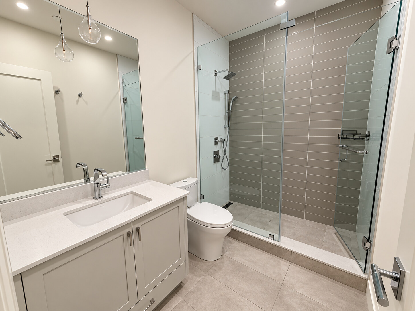 848 Roslyn Blvd, North Vancouver (Bsmt Suite)
