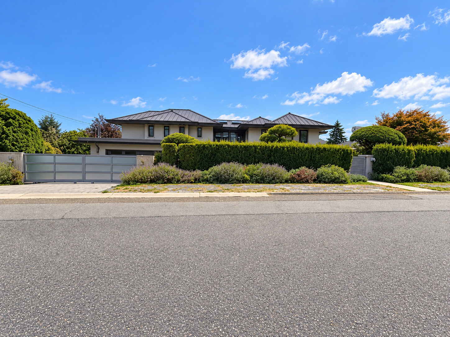848 Roslyn Blvd, North Vancouver (Bsmt Suite)