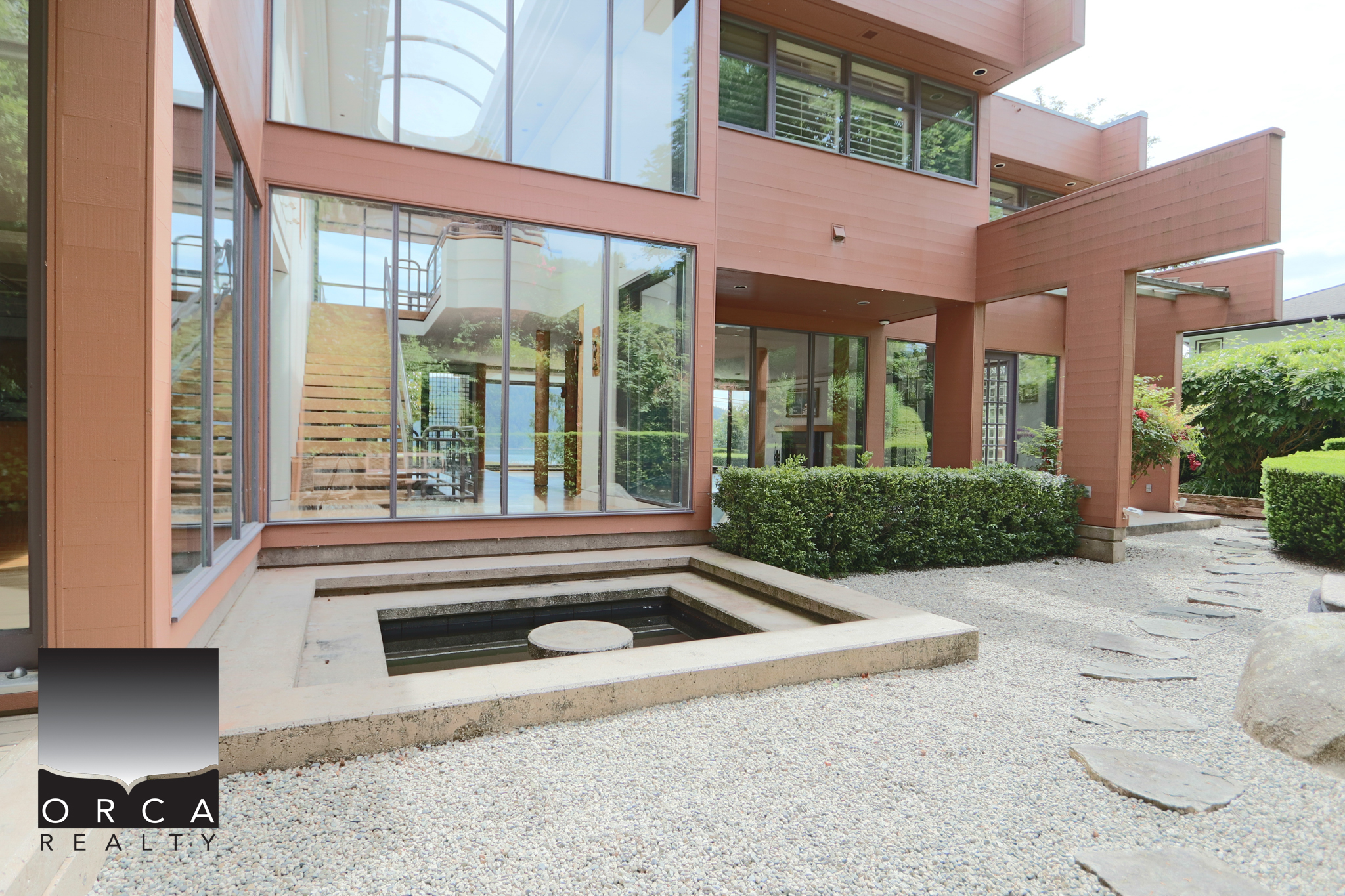 687 Beachview Drive, North Vancouver