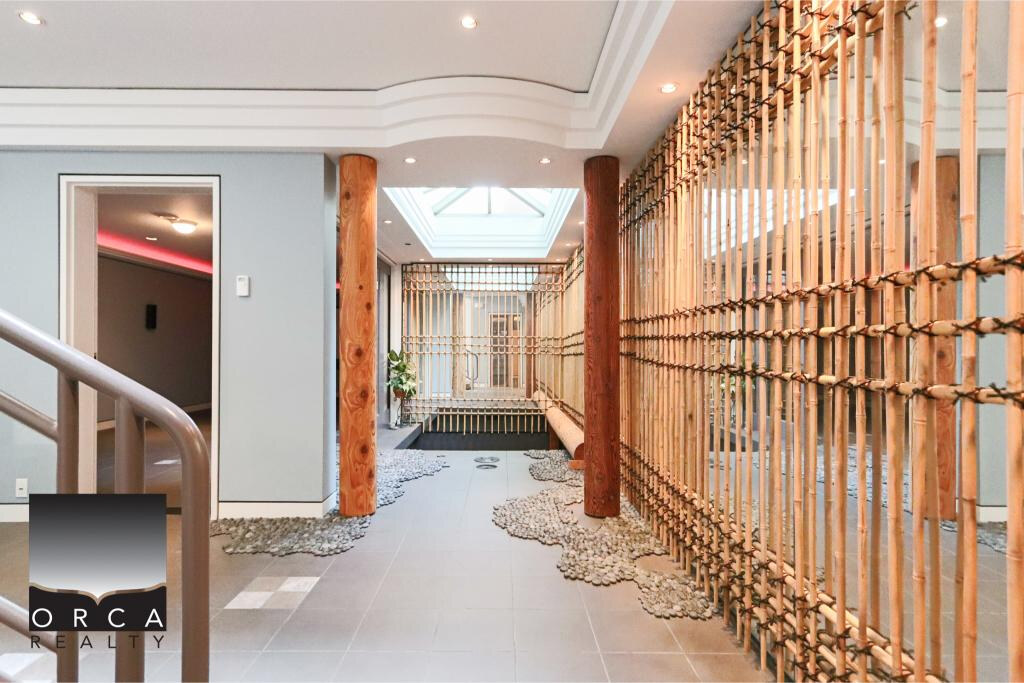 687 Beachview Drive, North Vancouver