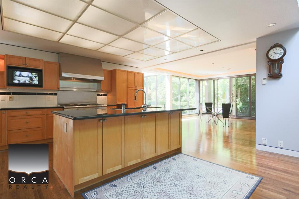 687 Beachview Drive, North Vancouver