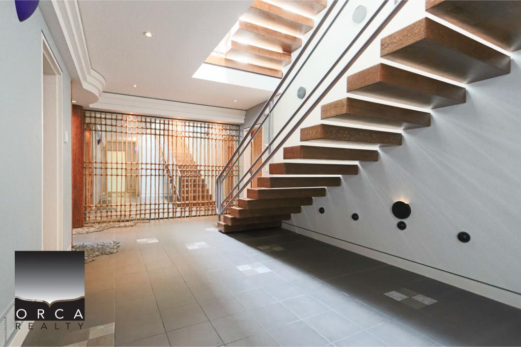 687 Beachview Drive, North Vancouver