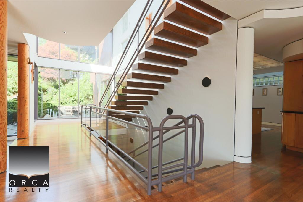 687 Beachview Drive, North Vancouver