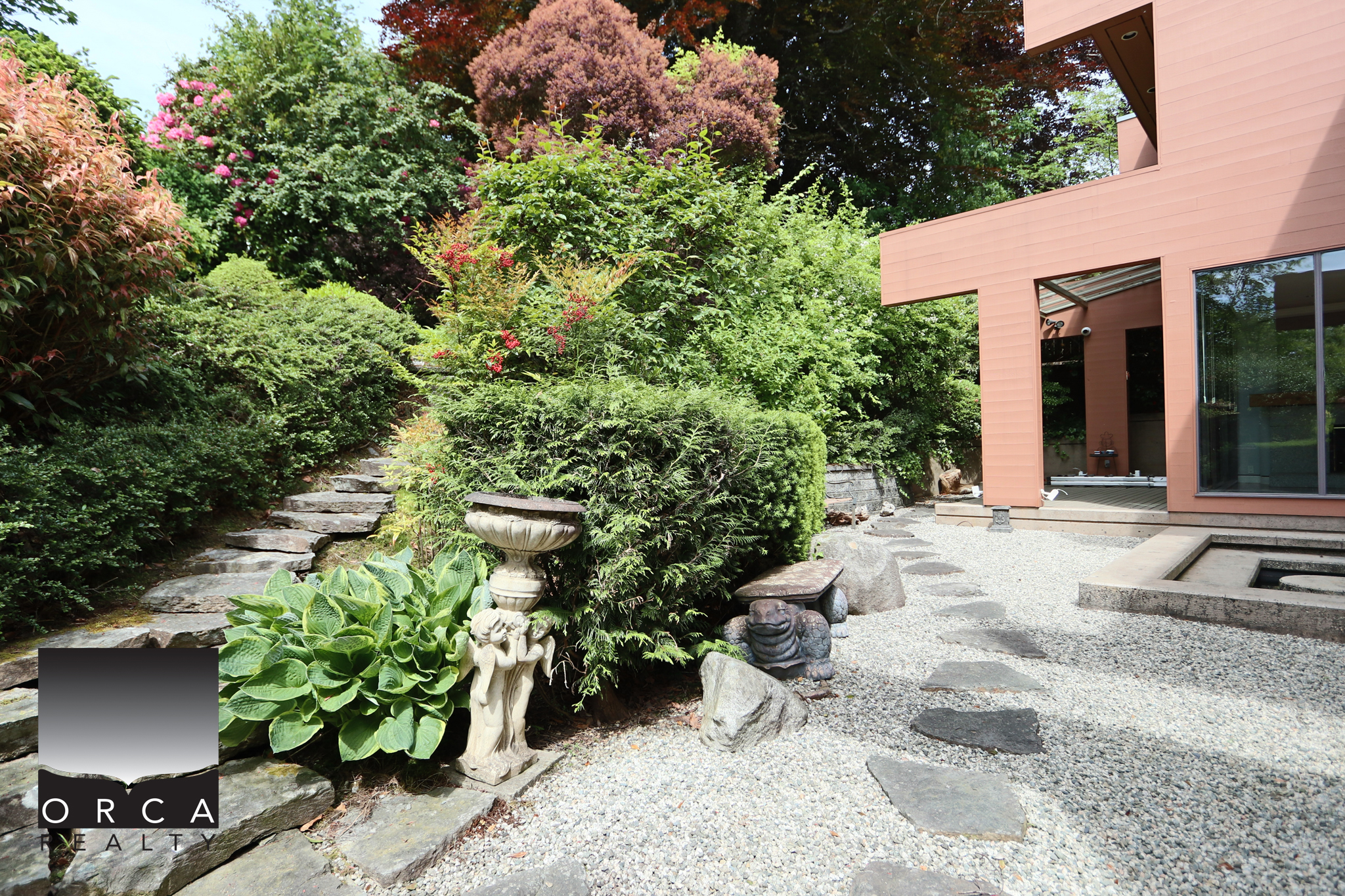 687 Beachview Drive, North Vancouver