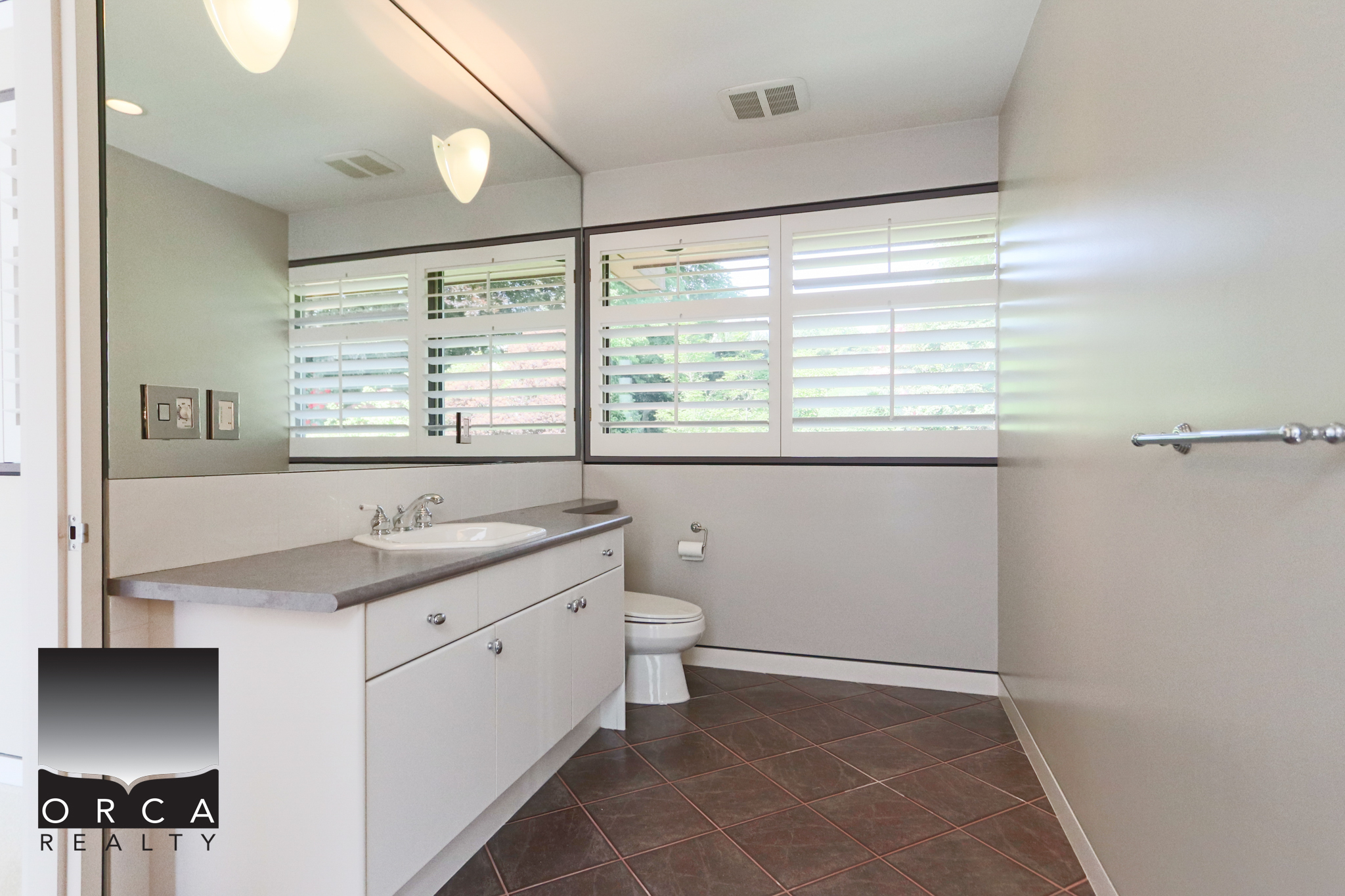 687 Beachview Drive, North Vancouver