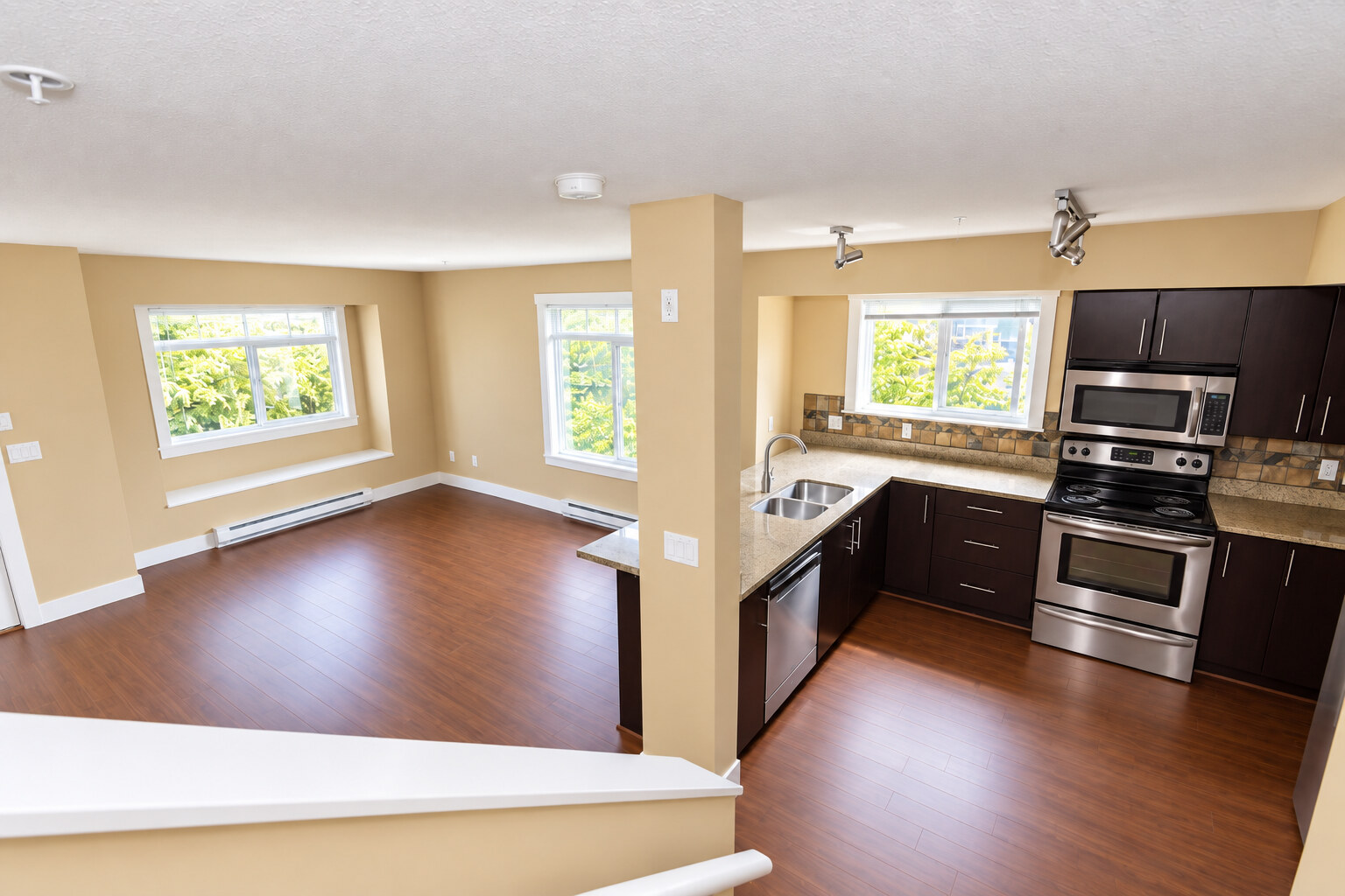 57-7428 14th Ave, Burnaby (Pets Allowed)