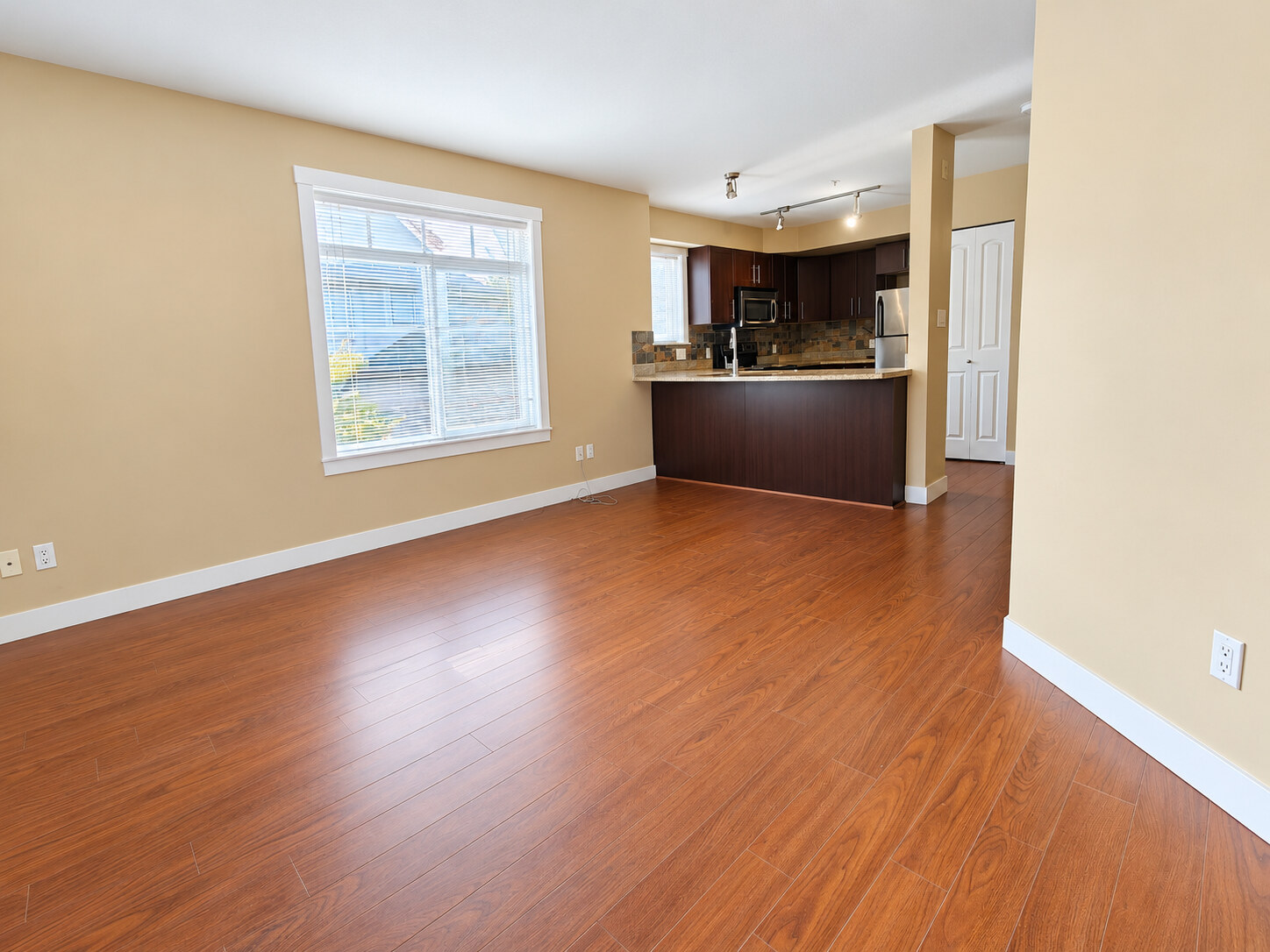 57-7428 14th Ave, Burnaby (Pets Allowed)