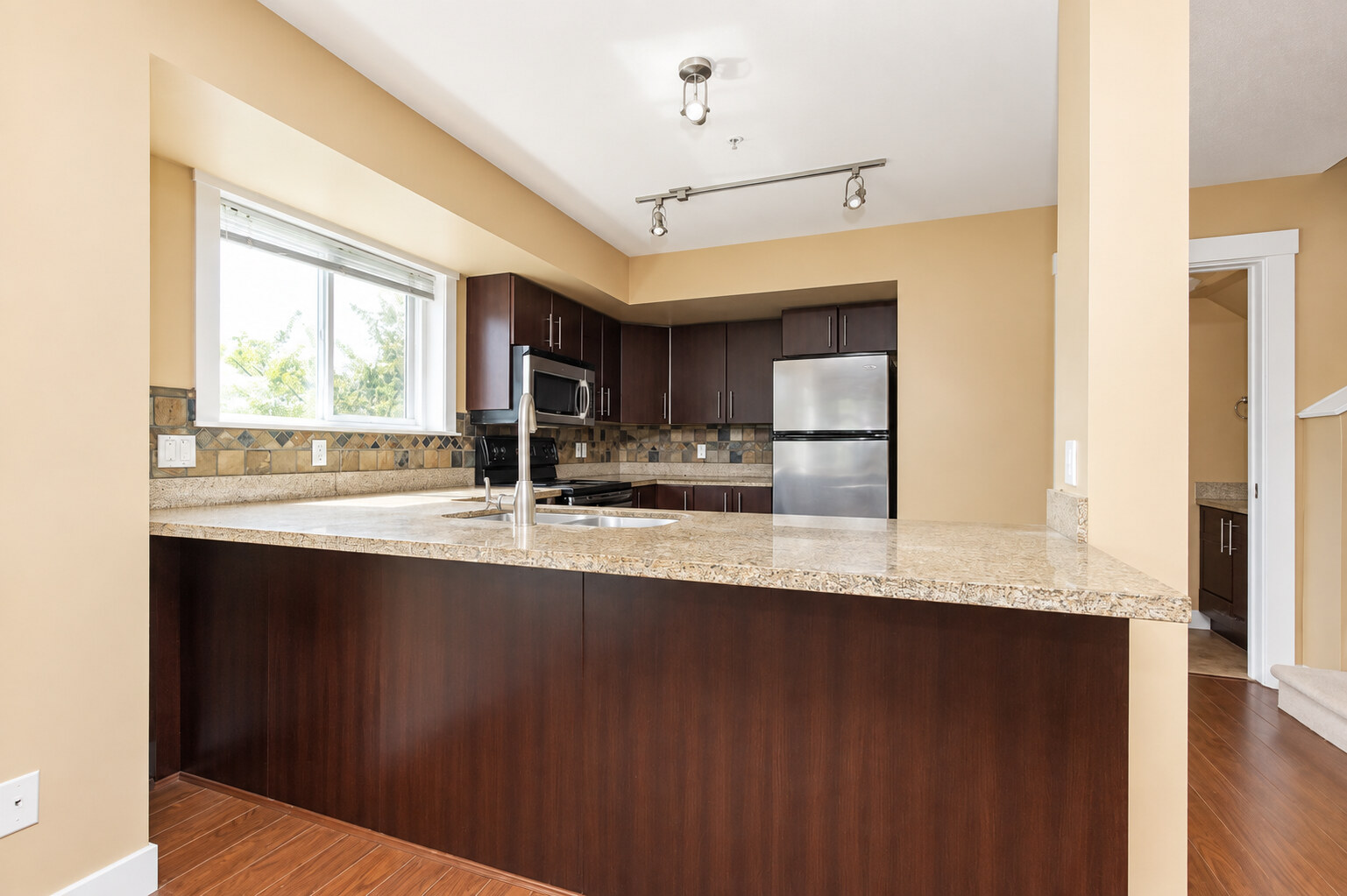 57-7428 14th Ave, Burnaby (Pets Allowed)