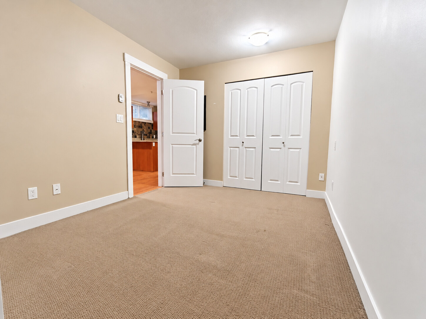 69-7428 14th Ave, Burnaby