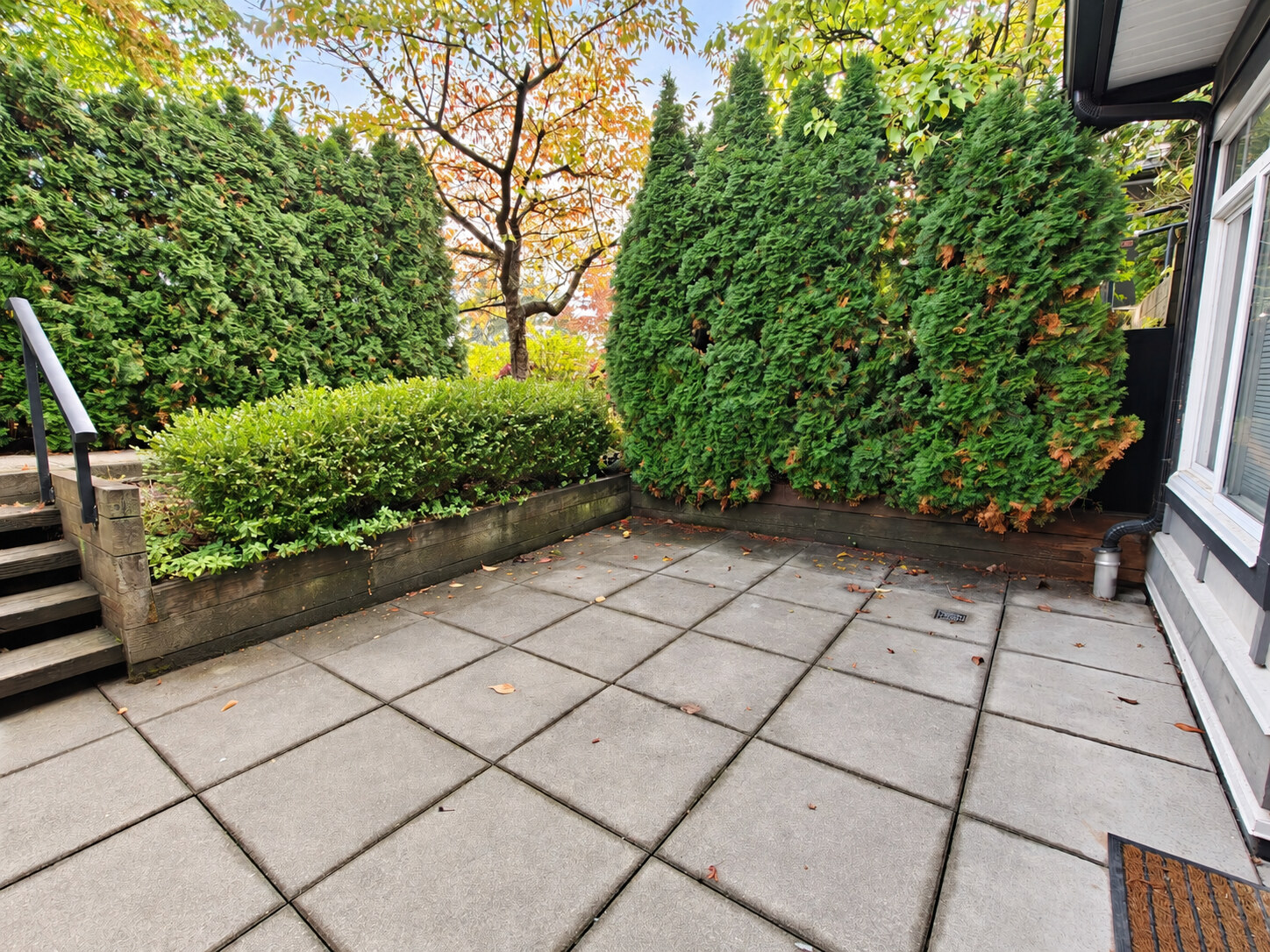 69-7428 14th Ave, Burnaby