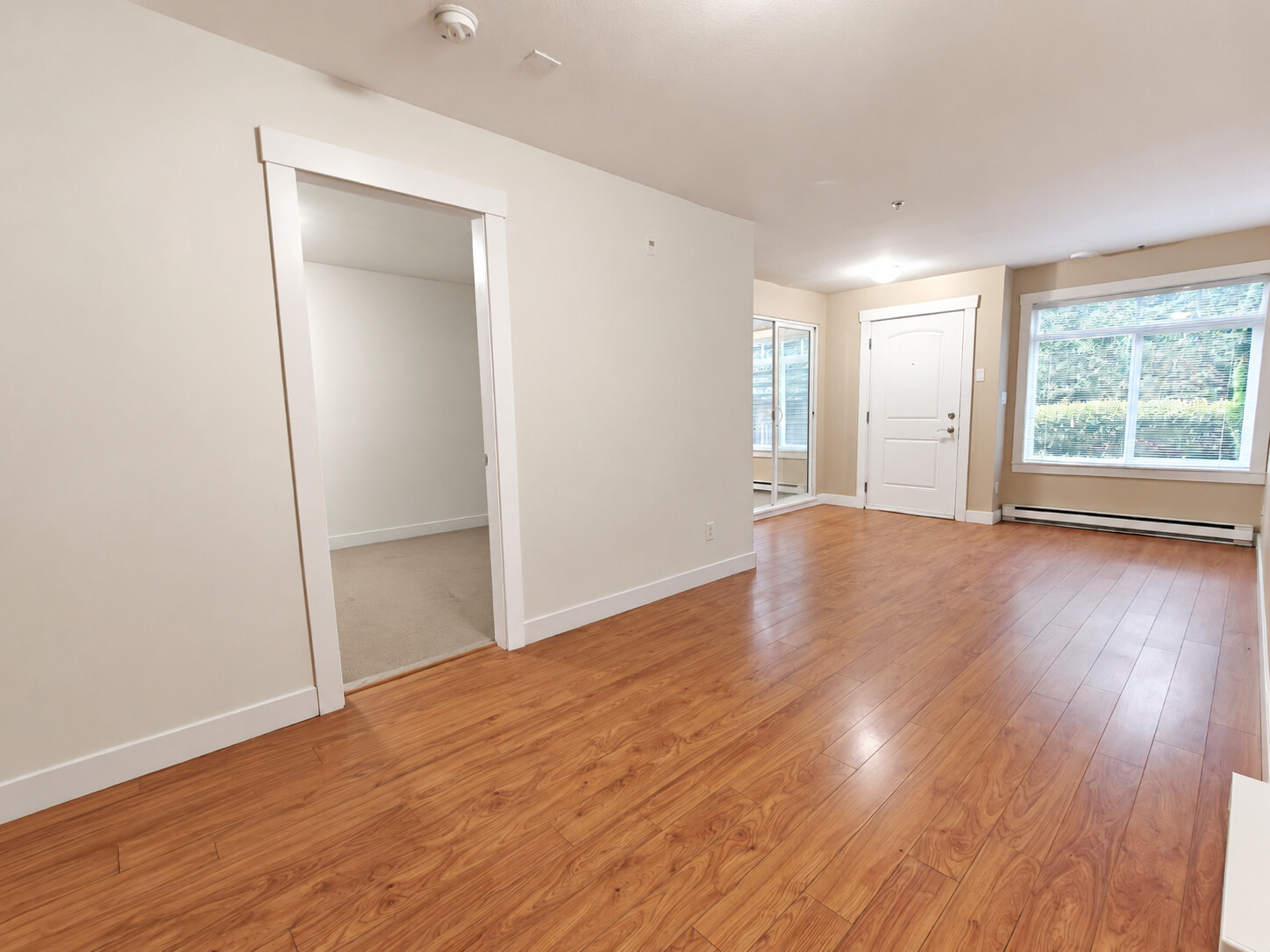 69-7428 14th Ave, Burnaby