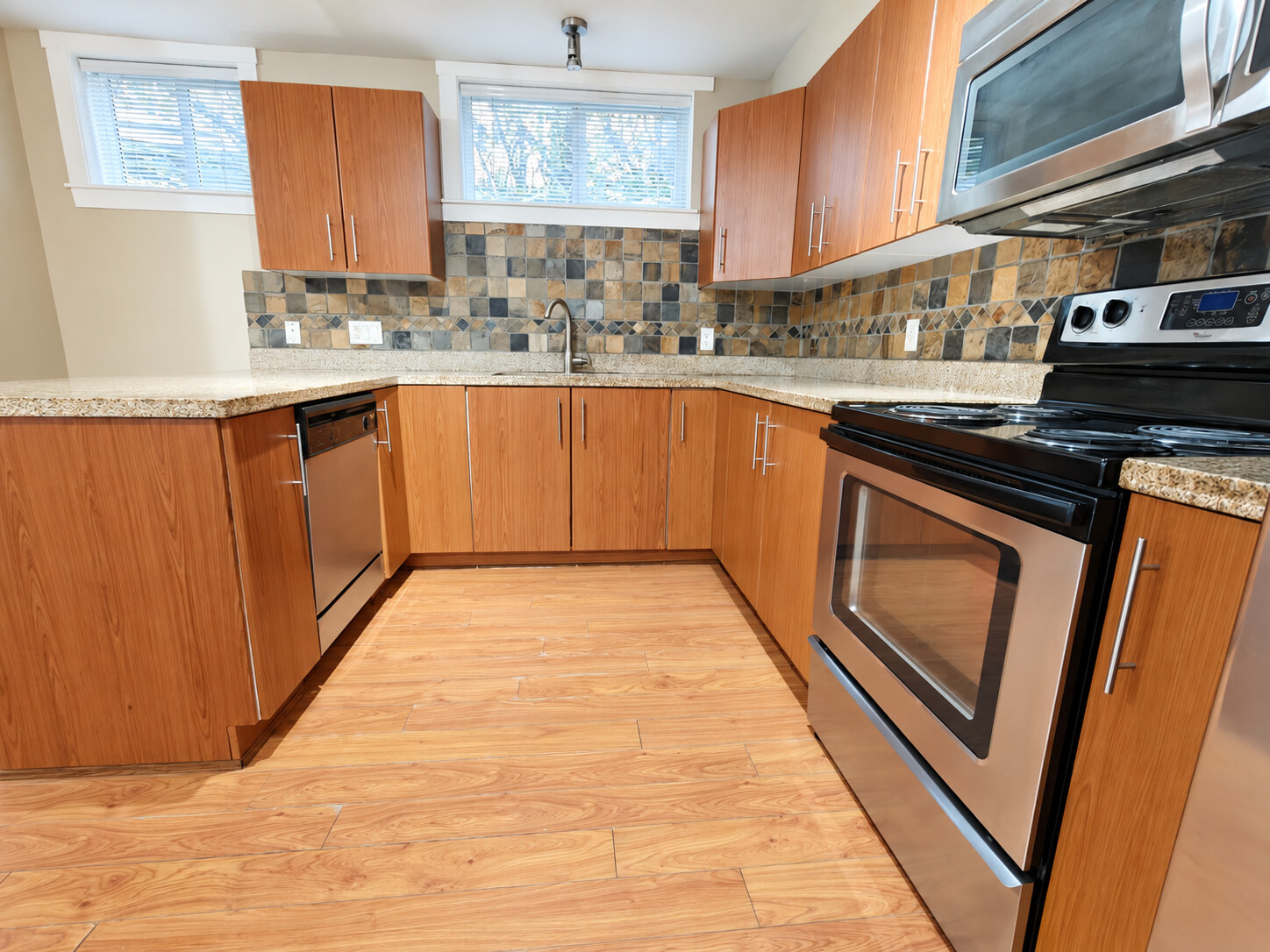 69-7428 14th Ave, Burnaby