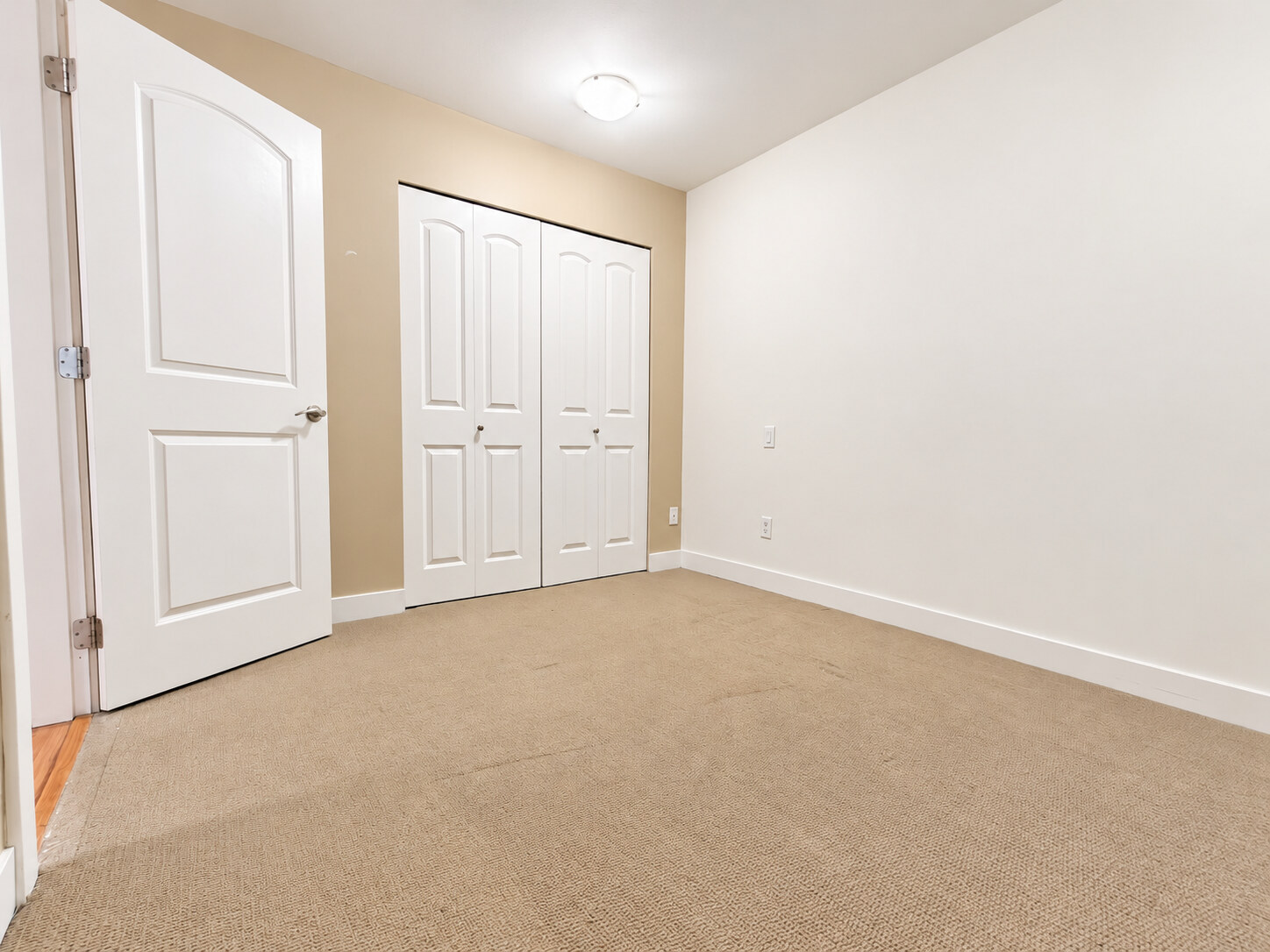 69-7428 14th Ave, Burnaby