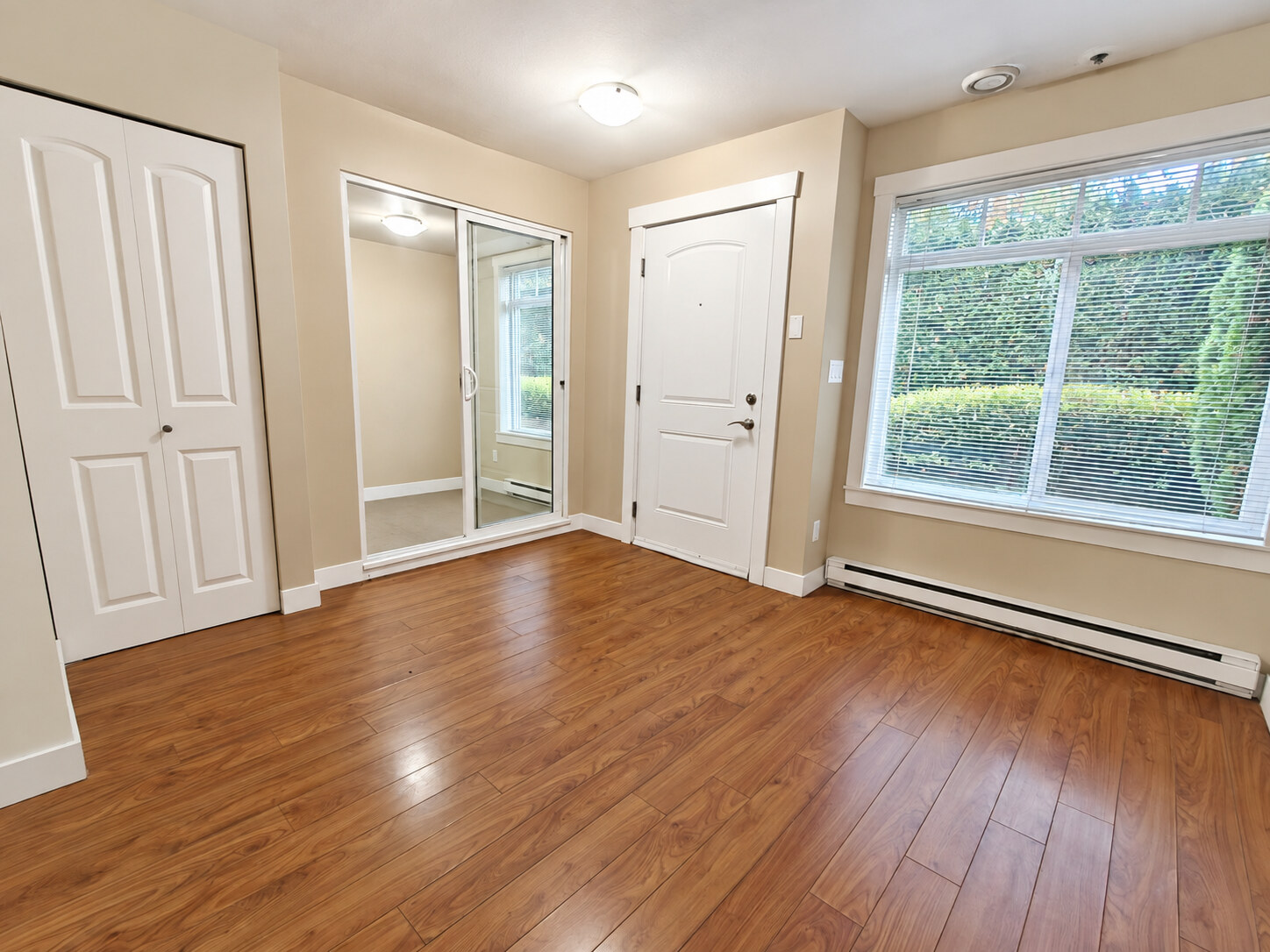 69-7428 14th Ave, Burnaby