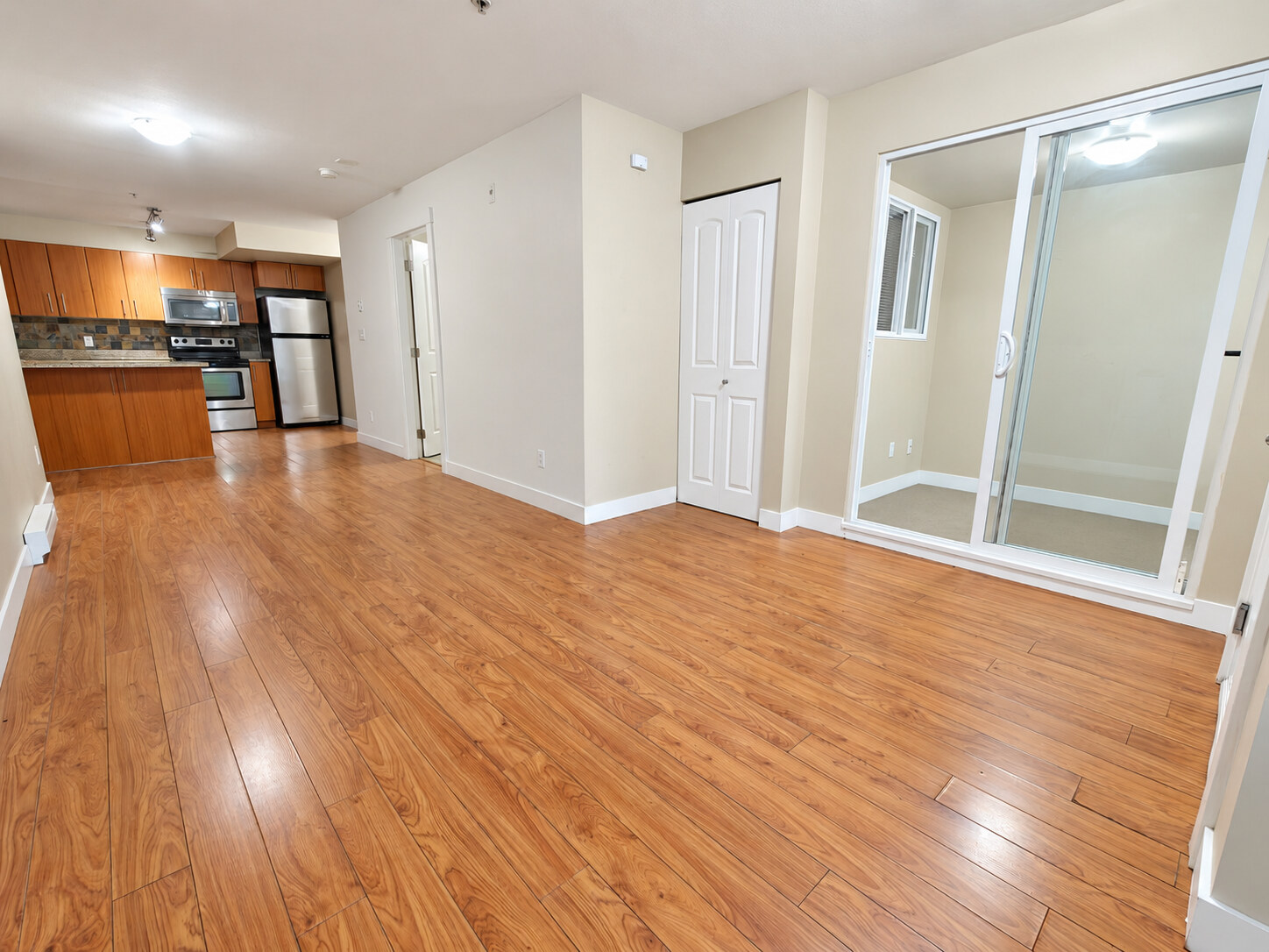 69-7428 14th Ave, Burnaby