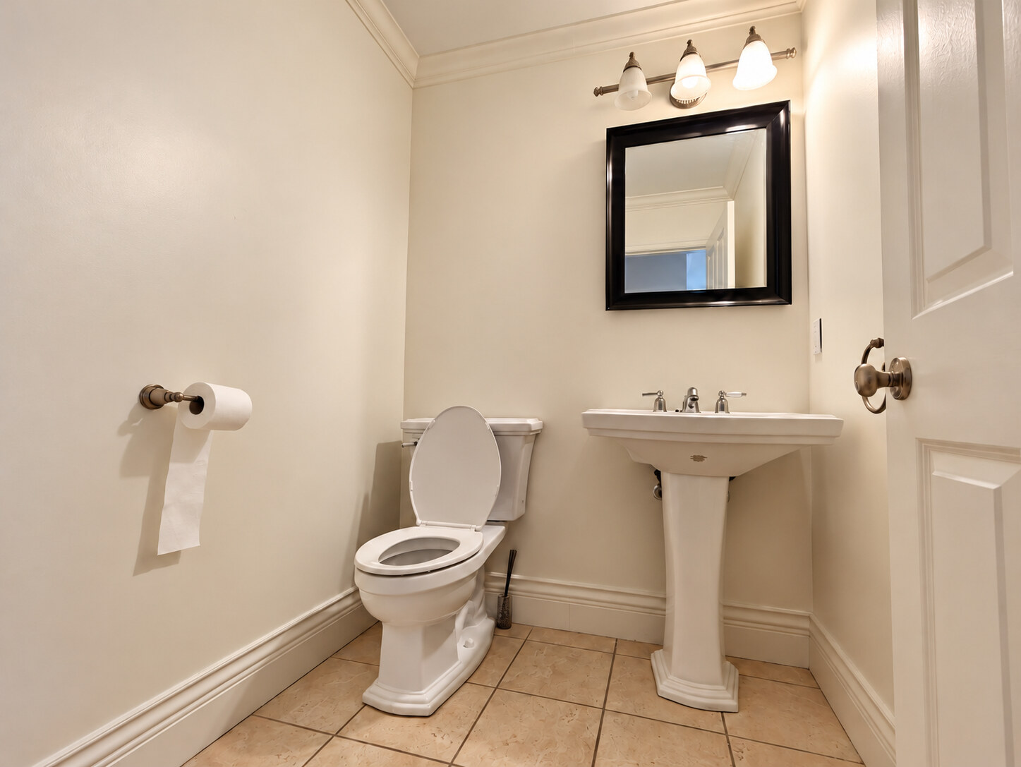 606 St Andrews Rd, West Vancouver (Upper level 3 bedrooms)