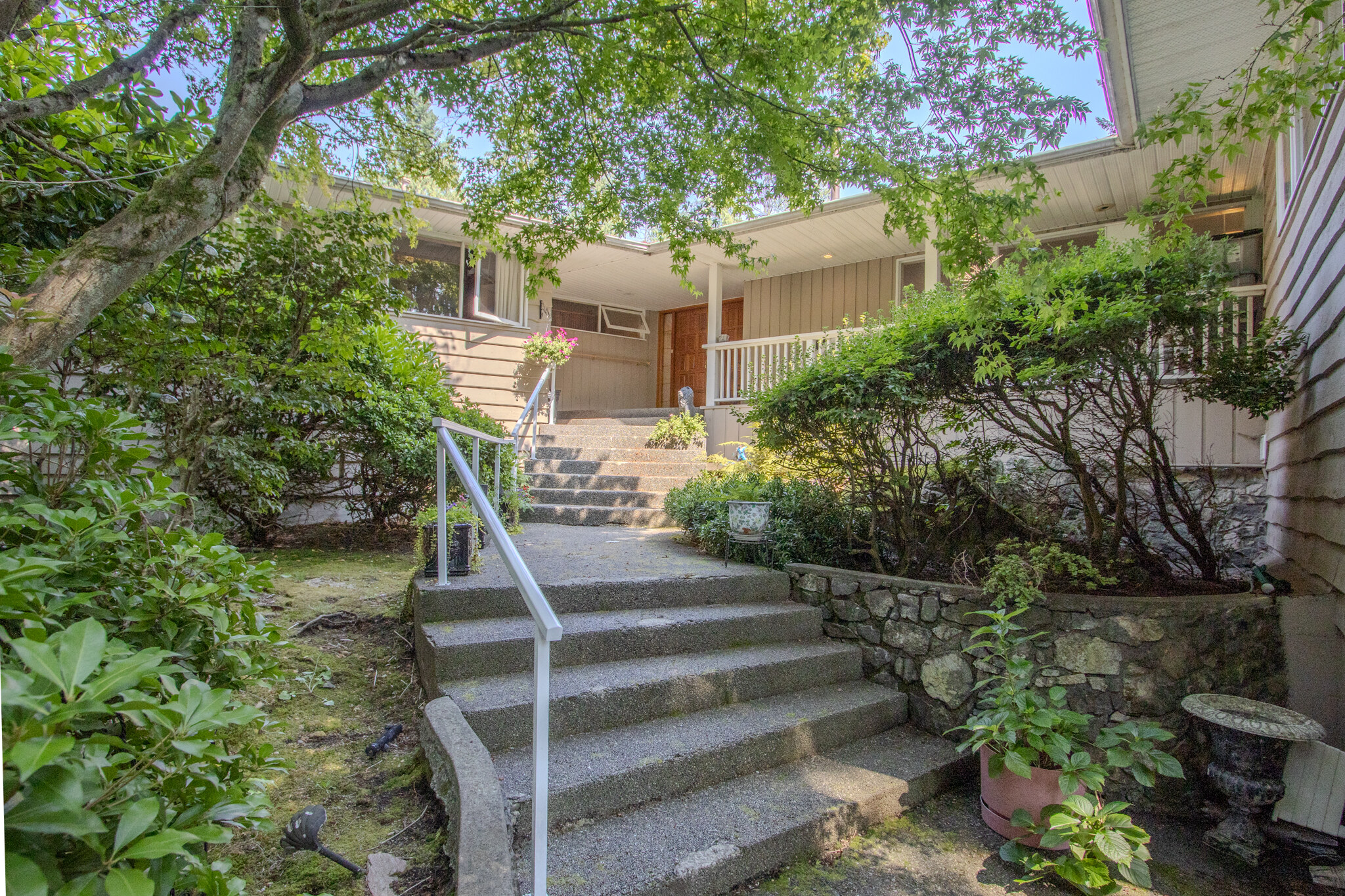 606 St Andrews Rd, West Vancouver (Upper level 3 bedrooms)