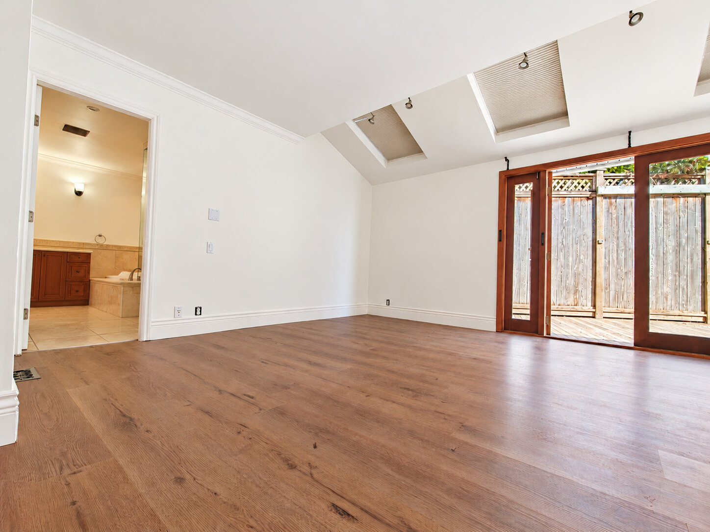 606 St Andrews Rd, West Vancouver (Upper level 3 bedrooms)