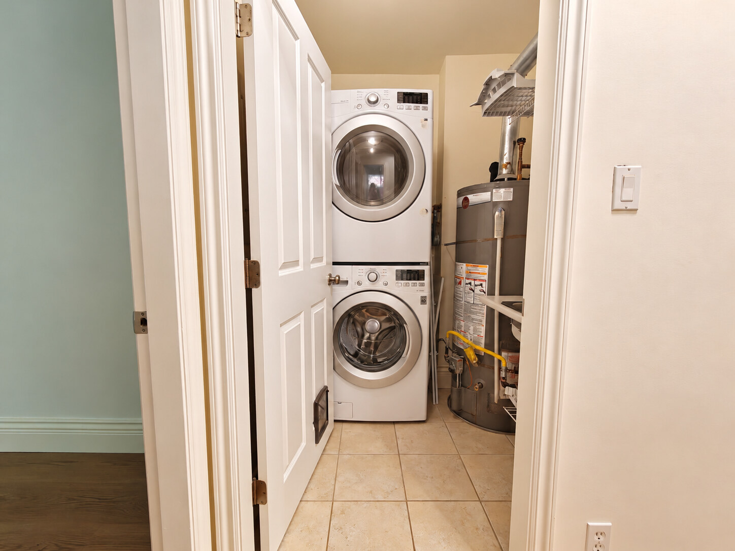606 St Andrews Rd, West Vancouver (Upper level 3 bedrooms)