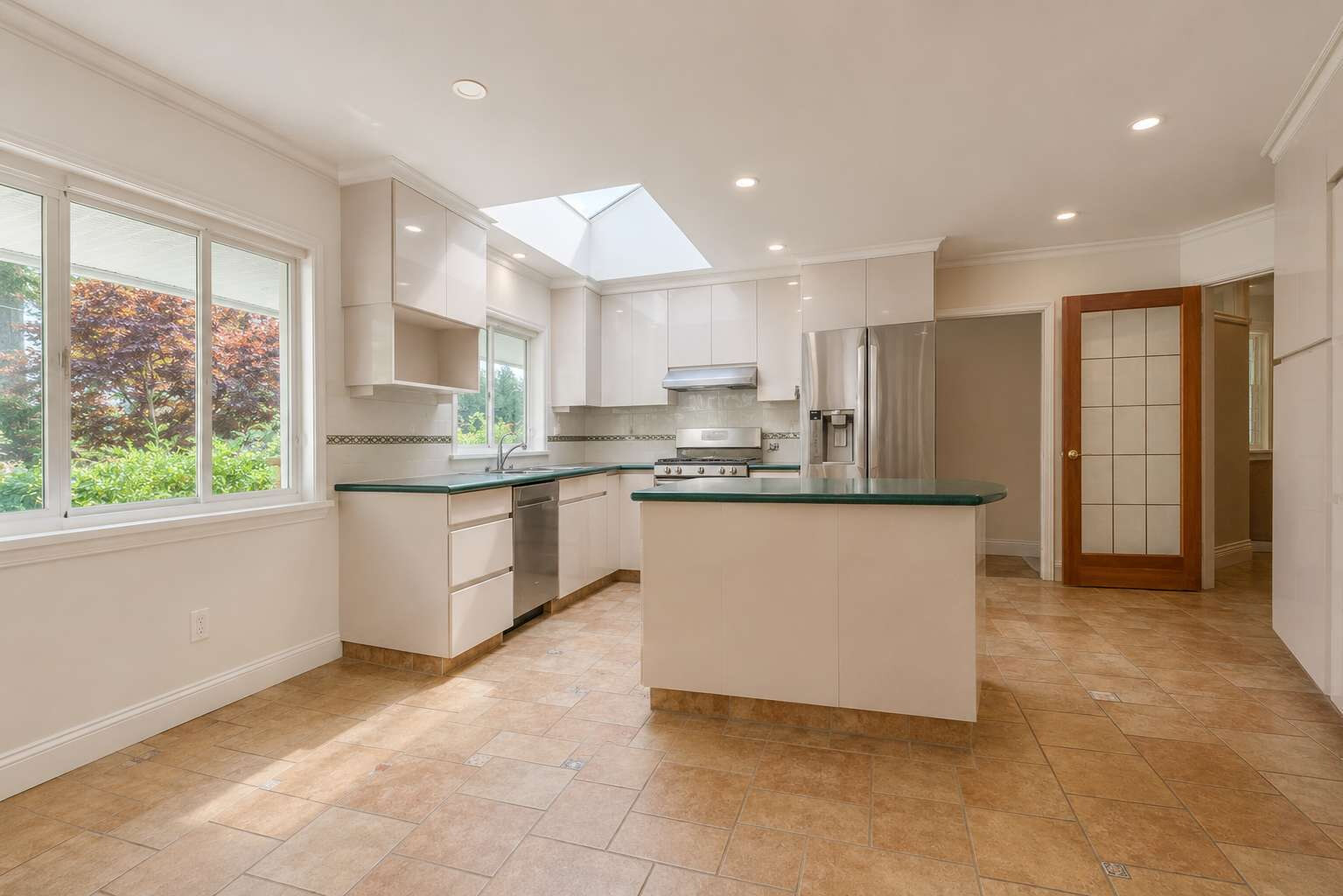 606 St Andrews Rd, West Vancouver (Upper level 3 bedrooms)