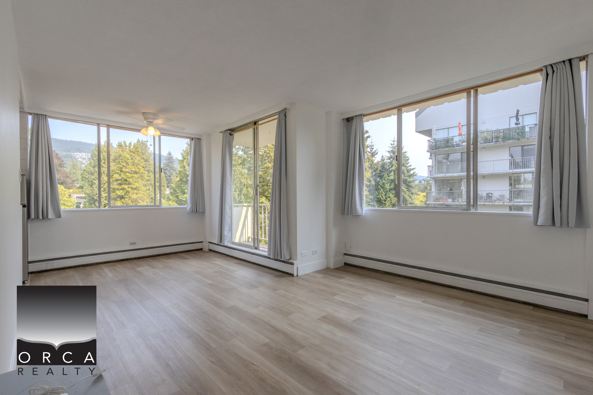701-1785 Esquimalt Avenue, West Vancouver