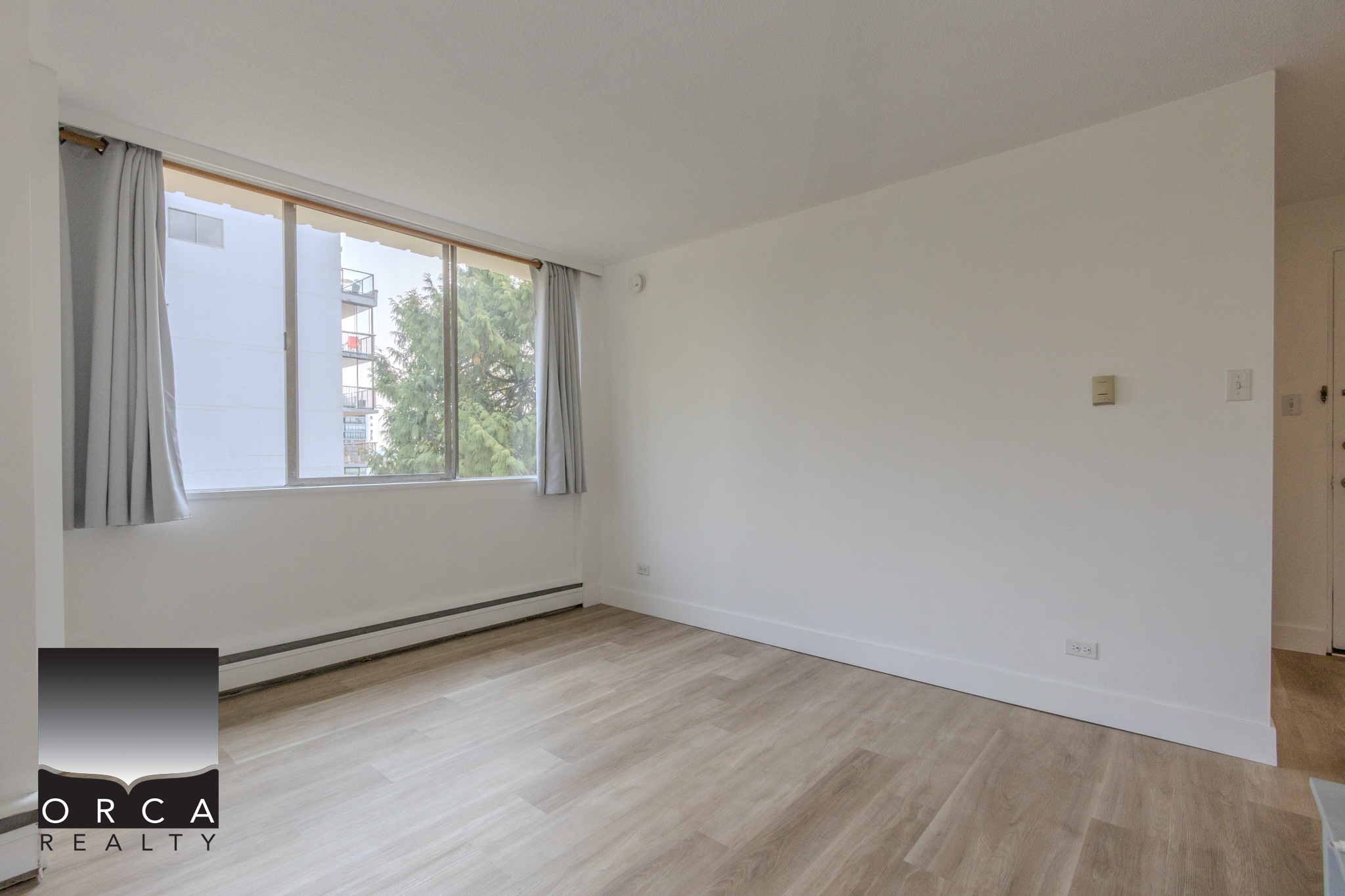 701-1785 Esquimalt Avenue, West Vancouver