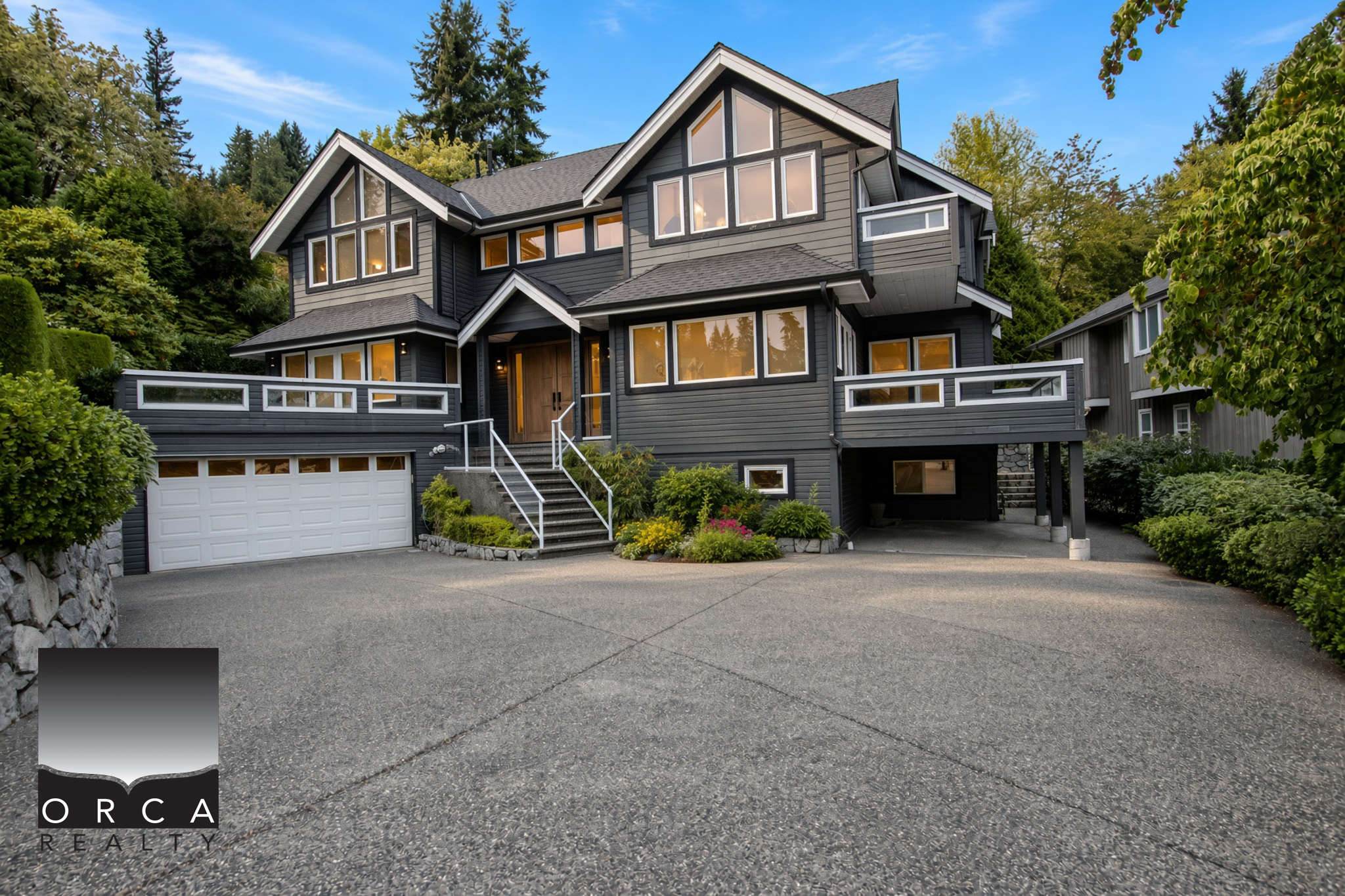 906 Sauve Crt, North Vancouver
