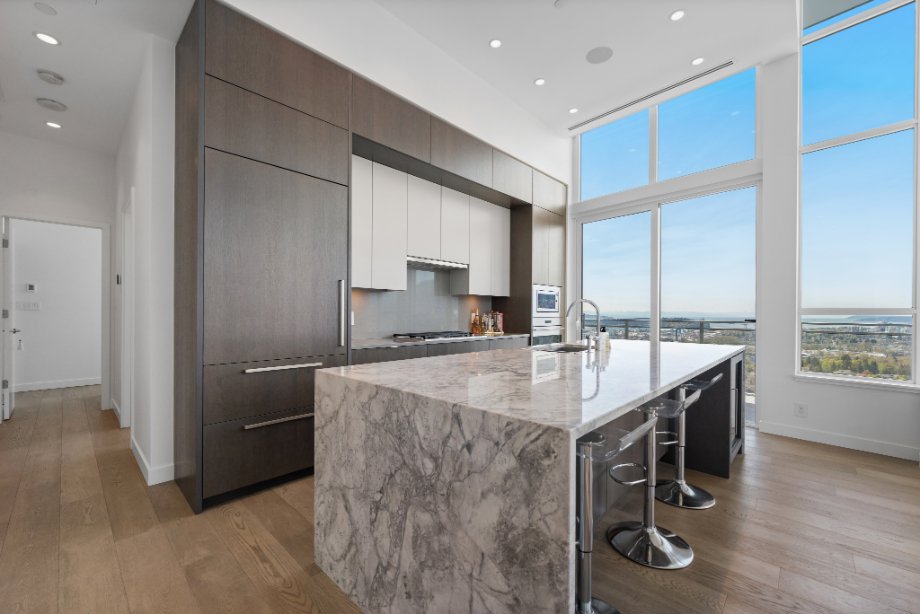 2403-125 East 14th, North Vancouver