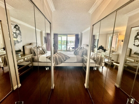 304-1675 Hornby Street, Vancouver