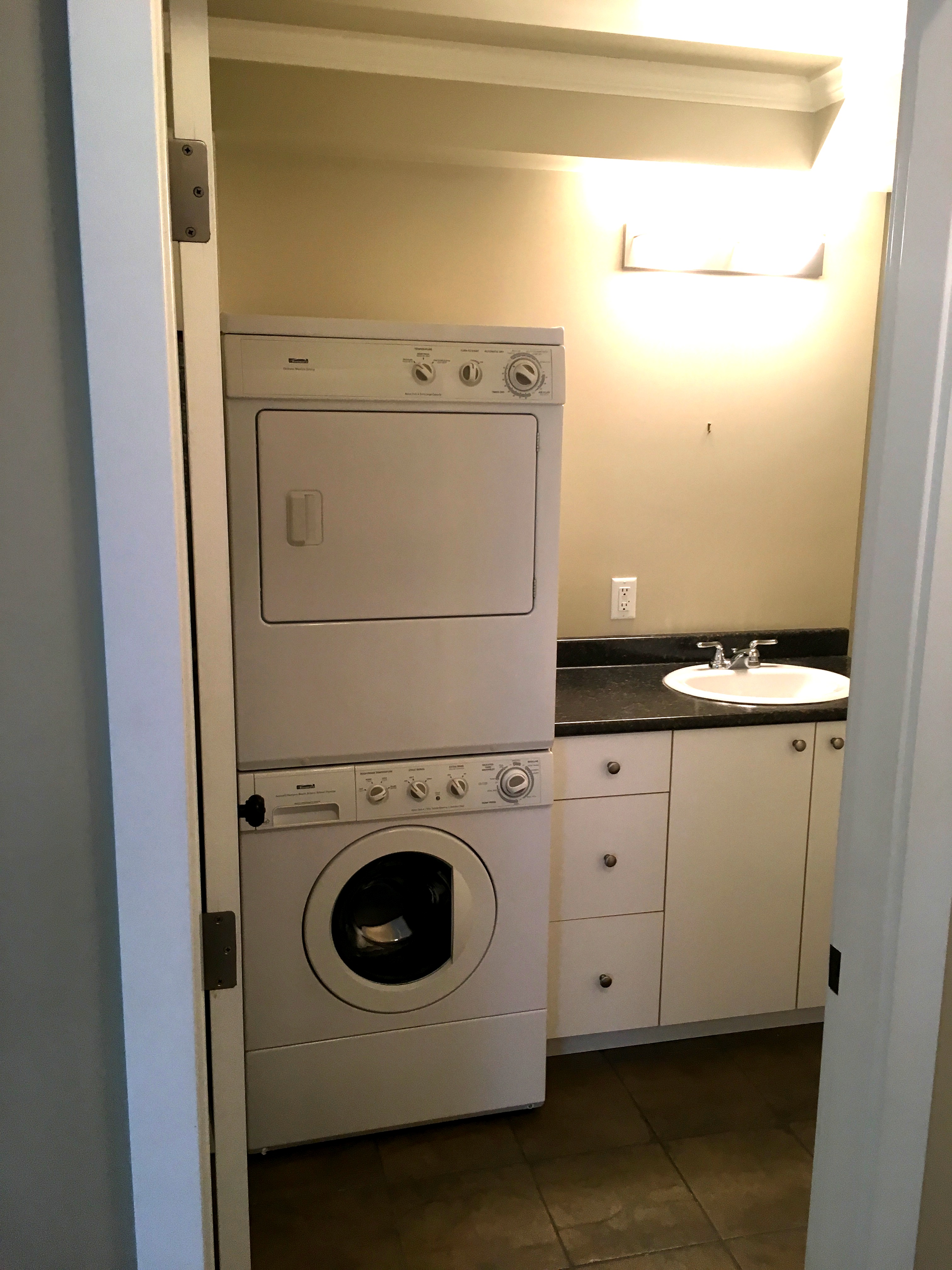 555 Greenway Ave, North Vancouver (Ground level)