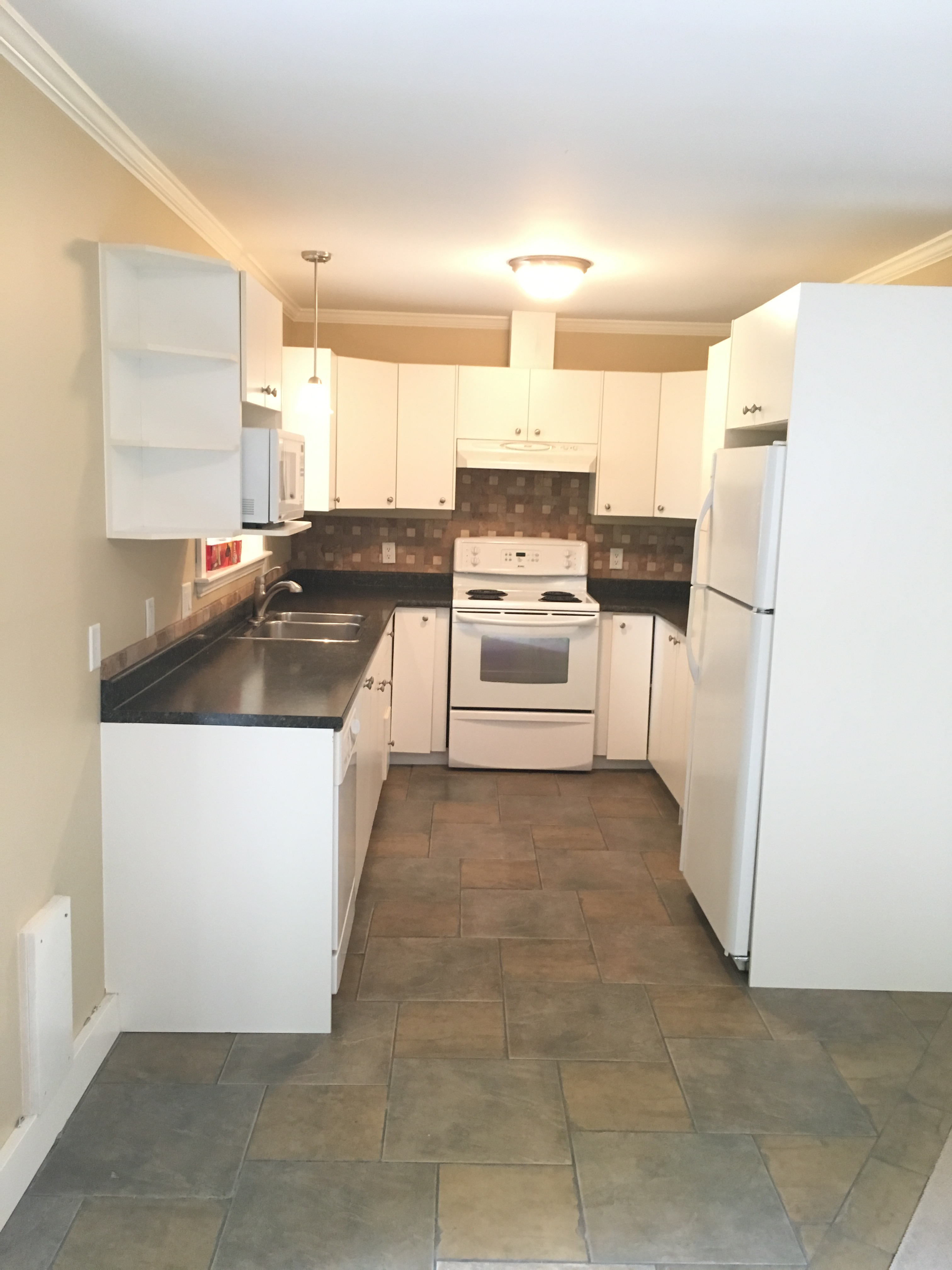555 Greenway Ave, North Vancouver (Ground level)