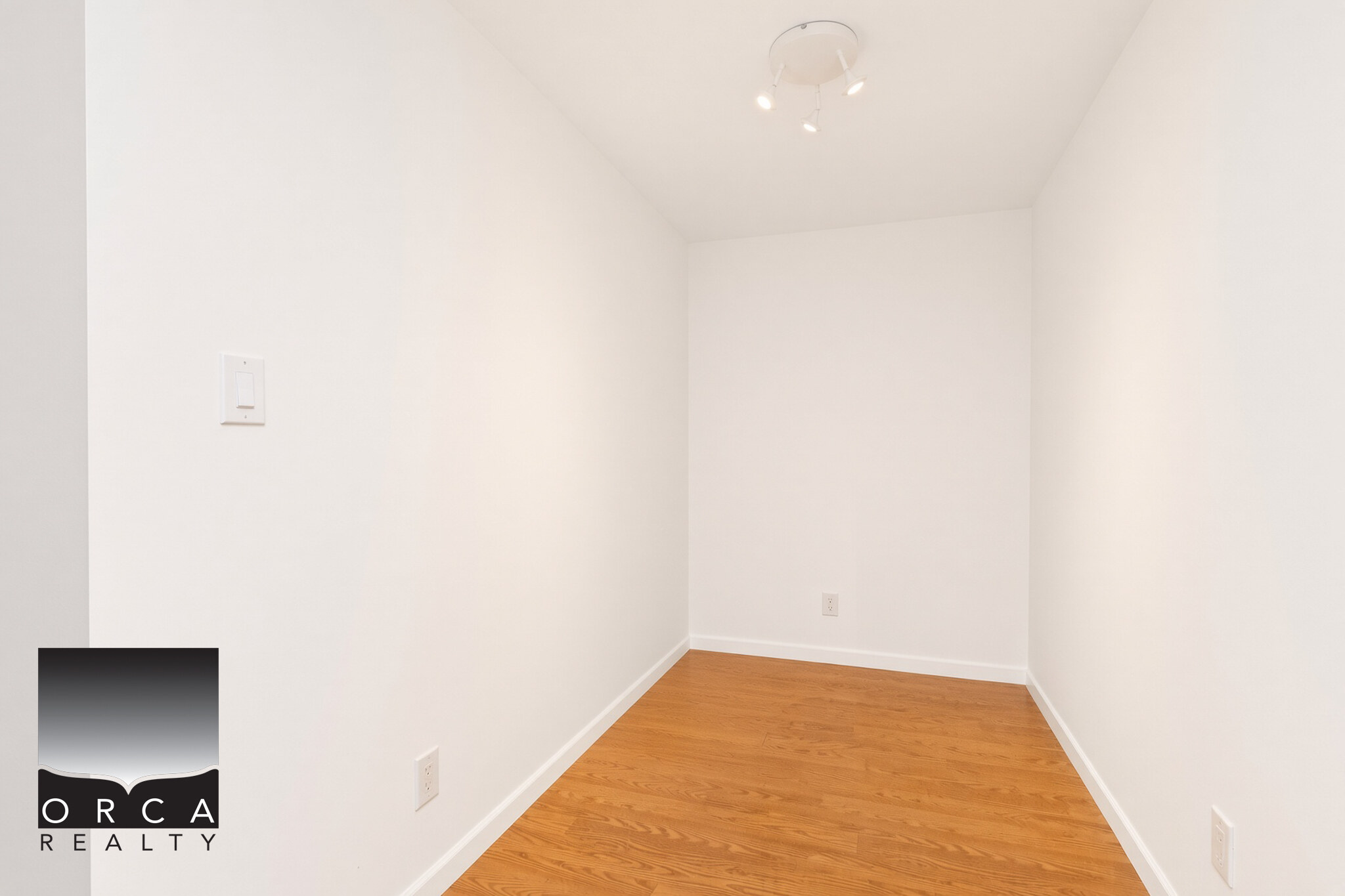 707-9232 University Crescent, Burnaby