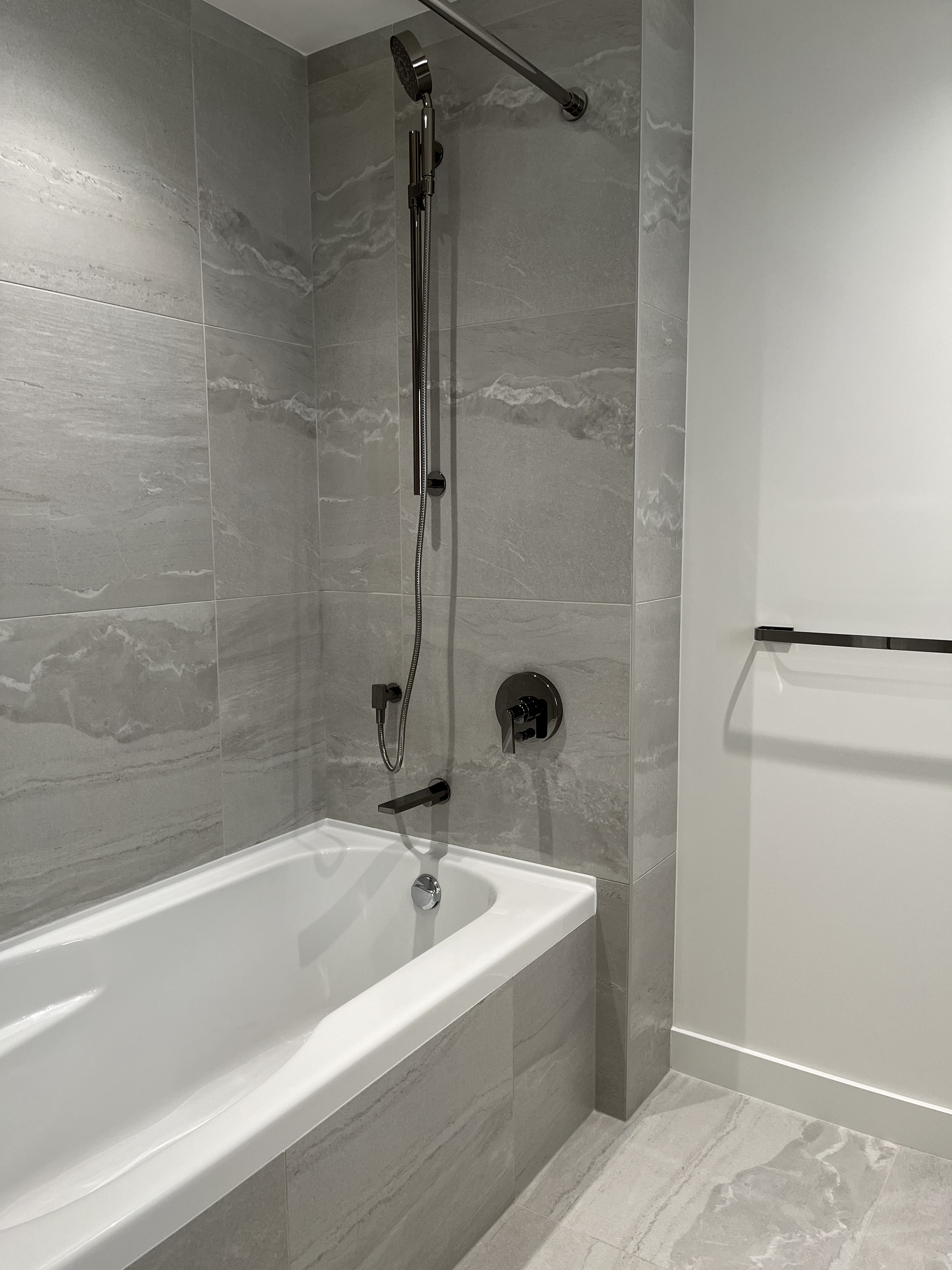 407-785 Harbour Way, North Vancouver