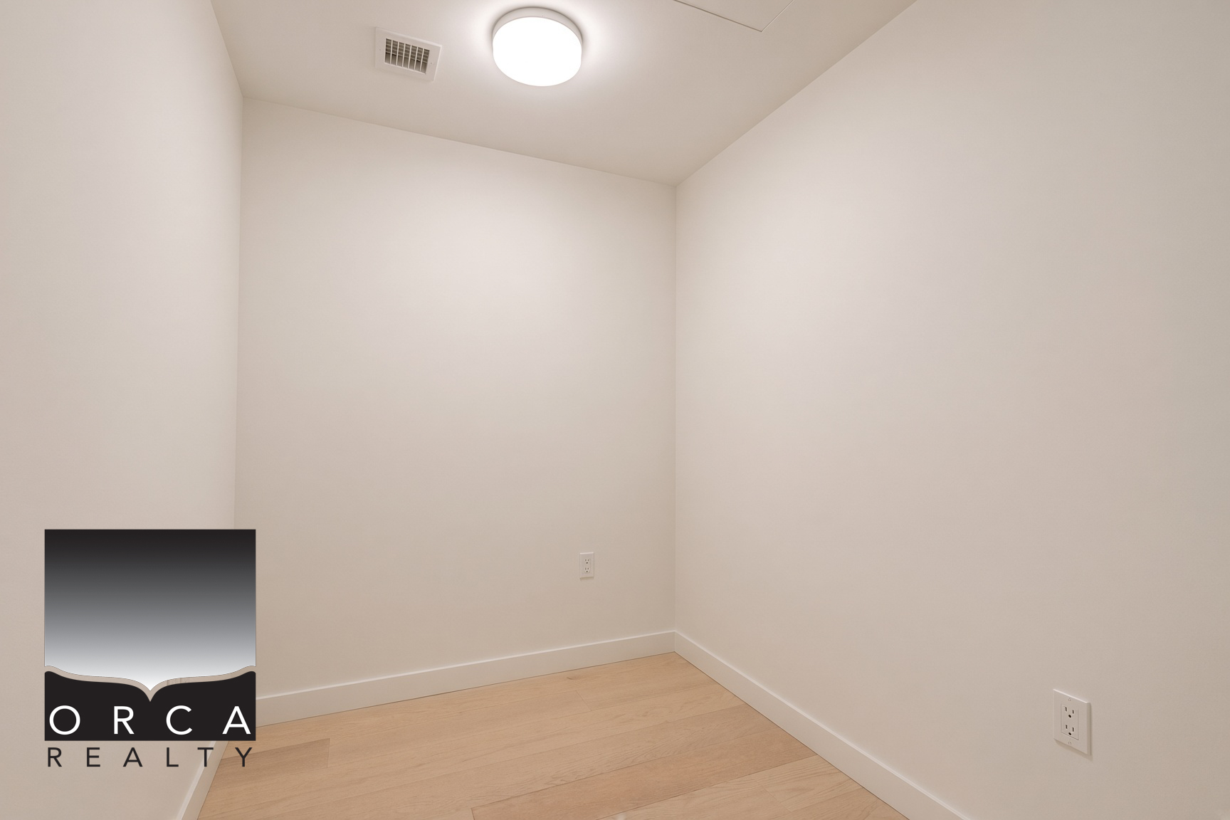 201-777 Harbour Way, North Vancouver