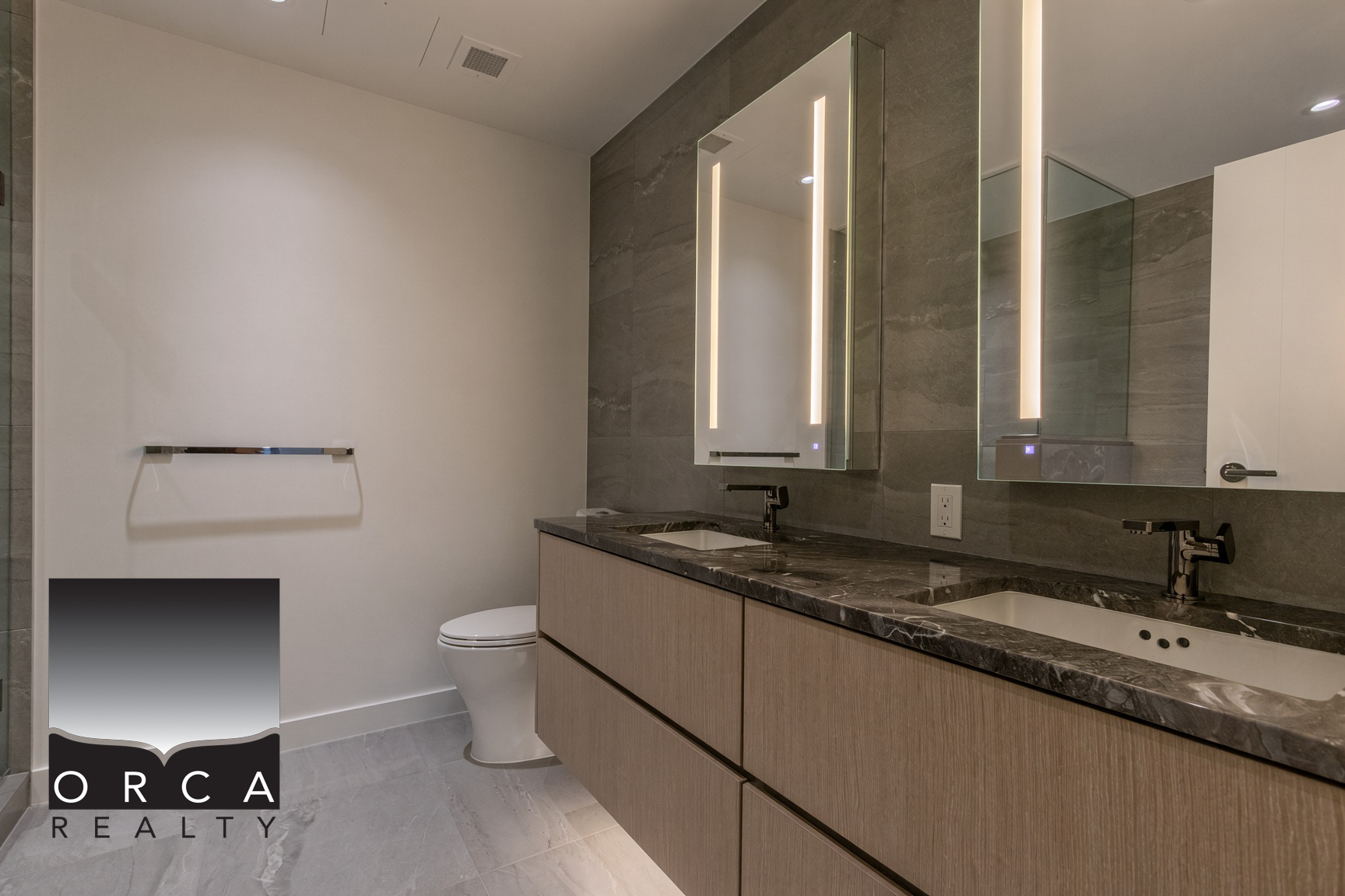 201-777 Harbour Way, North Vancouver