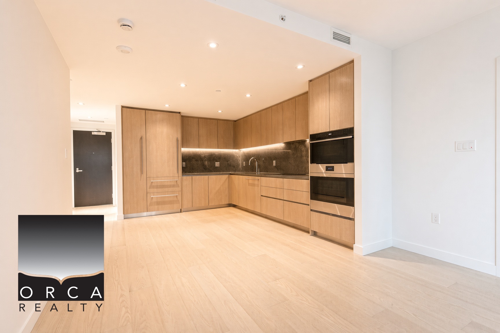 201-777 Harbour Way, North Vancouver