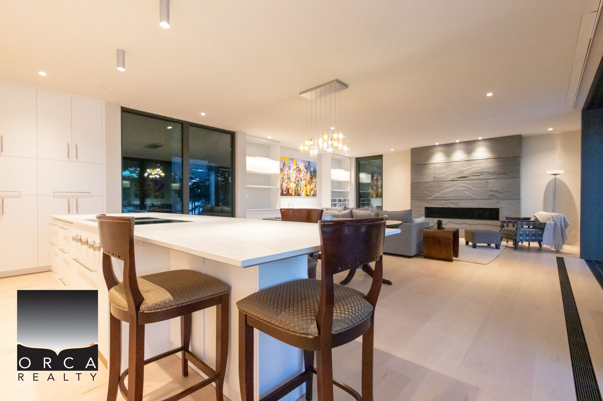 8885 Lawrence Way, West Vancouver