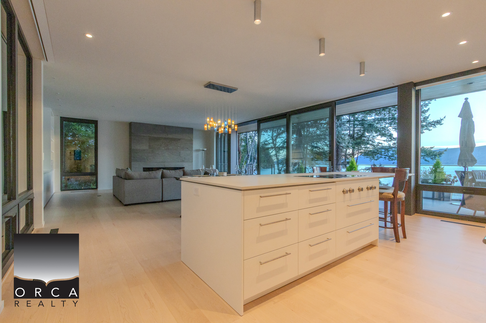 8885 Lawrence Way, West Vancouver