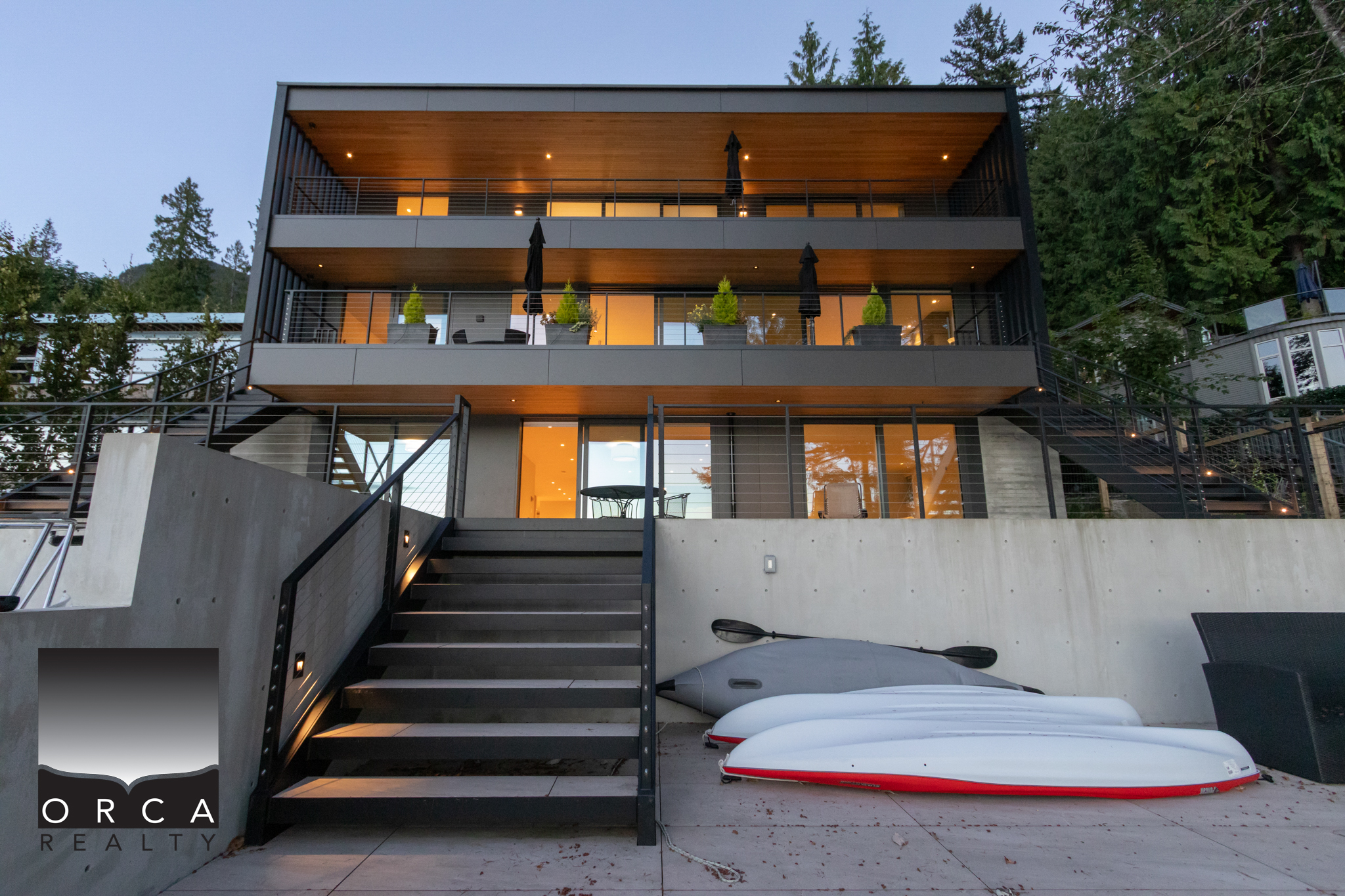 8885 Lawrence Way, West Vancouver