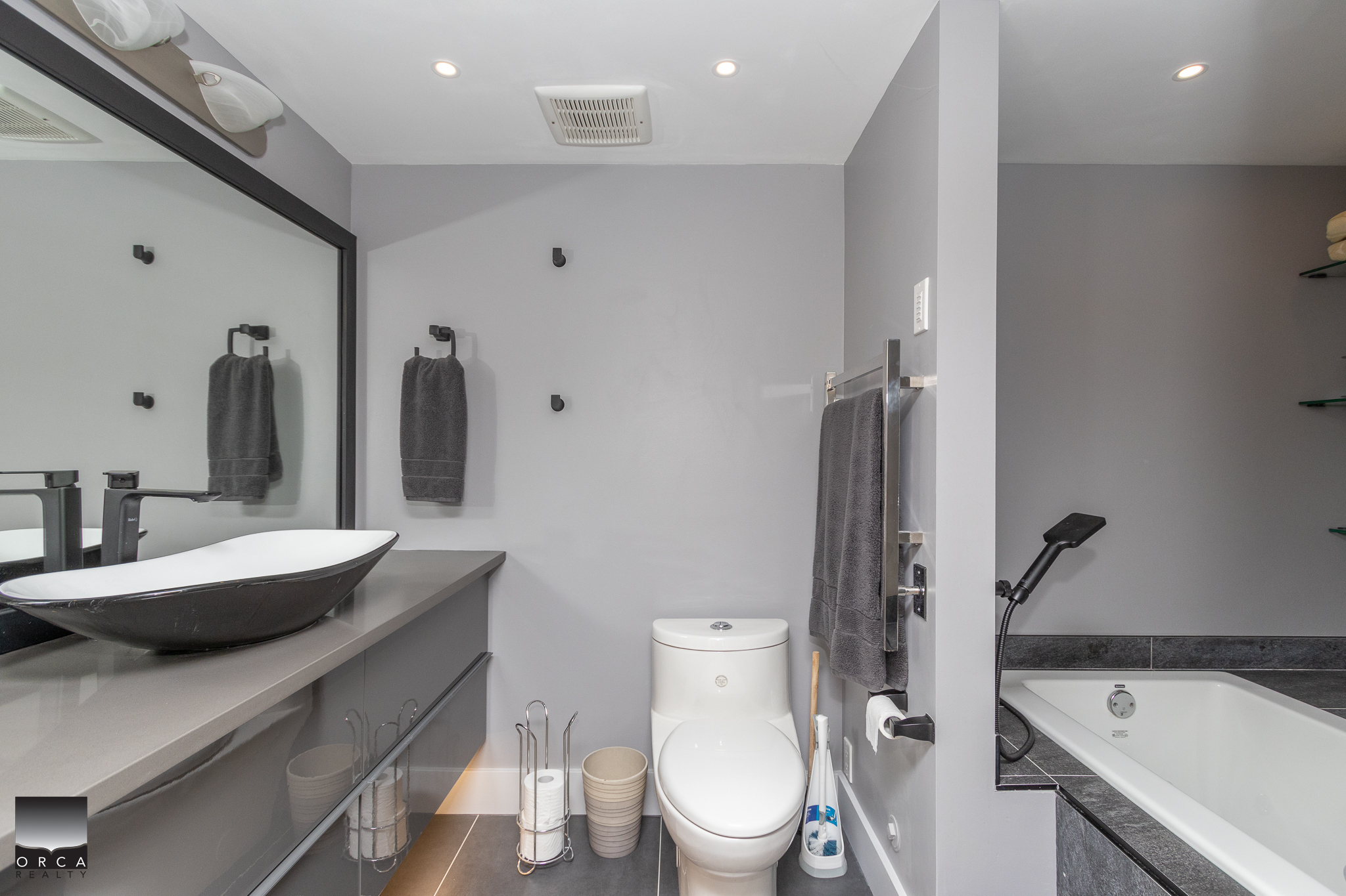 11-2246 Folkstone Way, West Vancouver