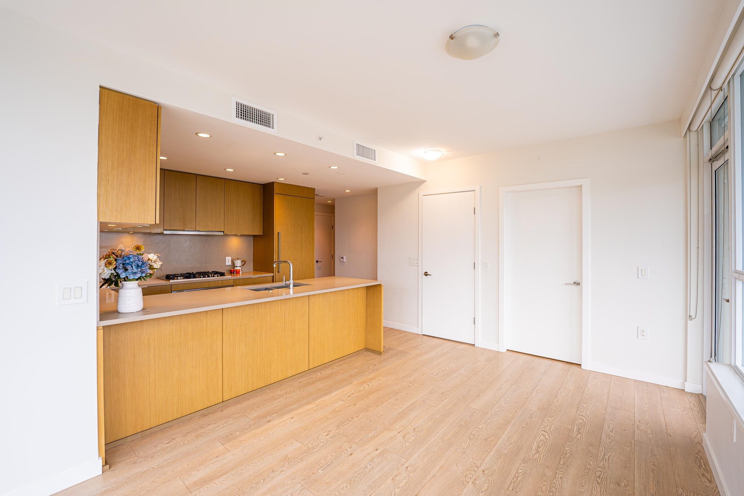 1607 125 E 14th St