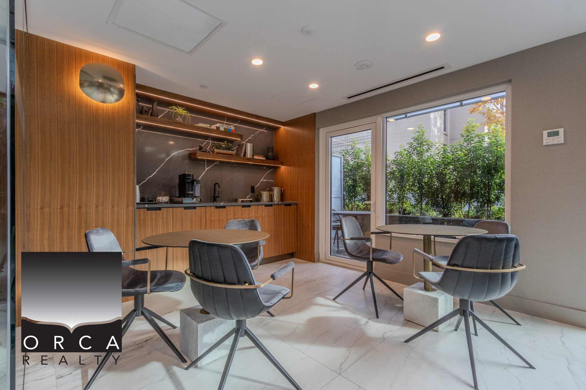 303-423 6th Street, West Vancouver