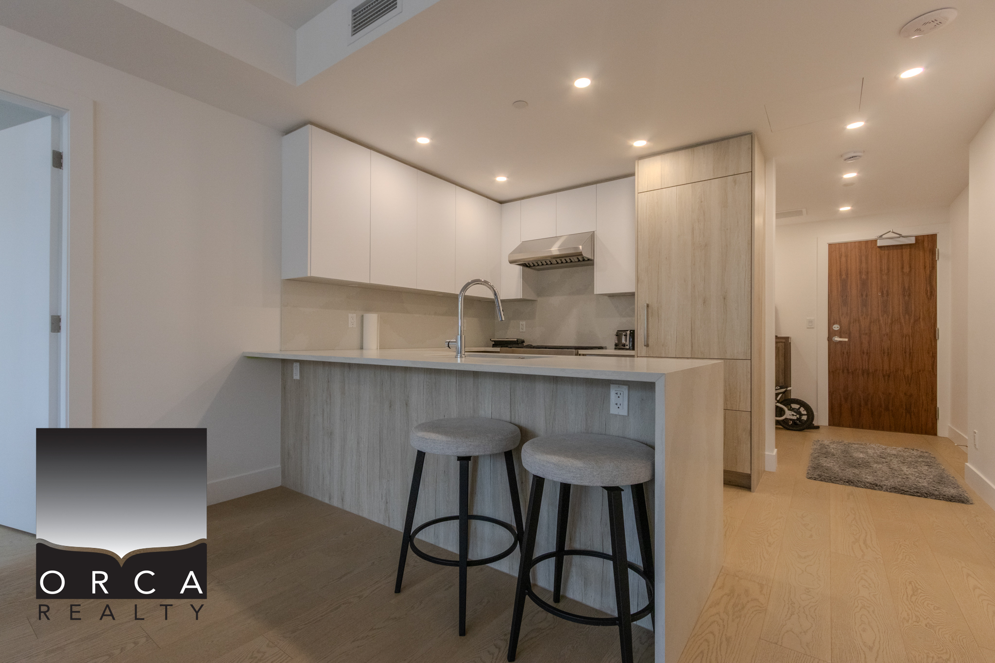 303-423 6th Street, West Vancouver